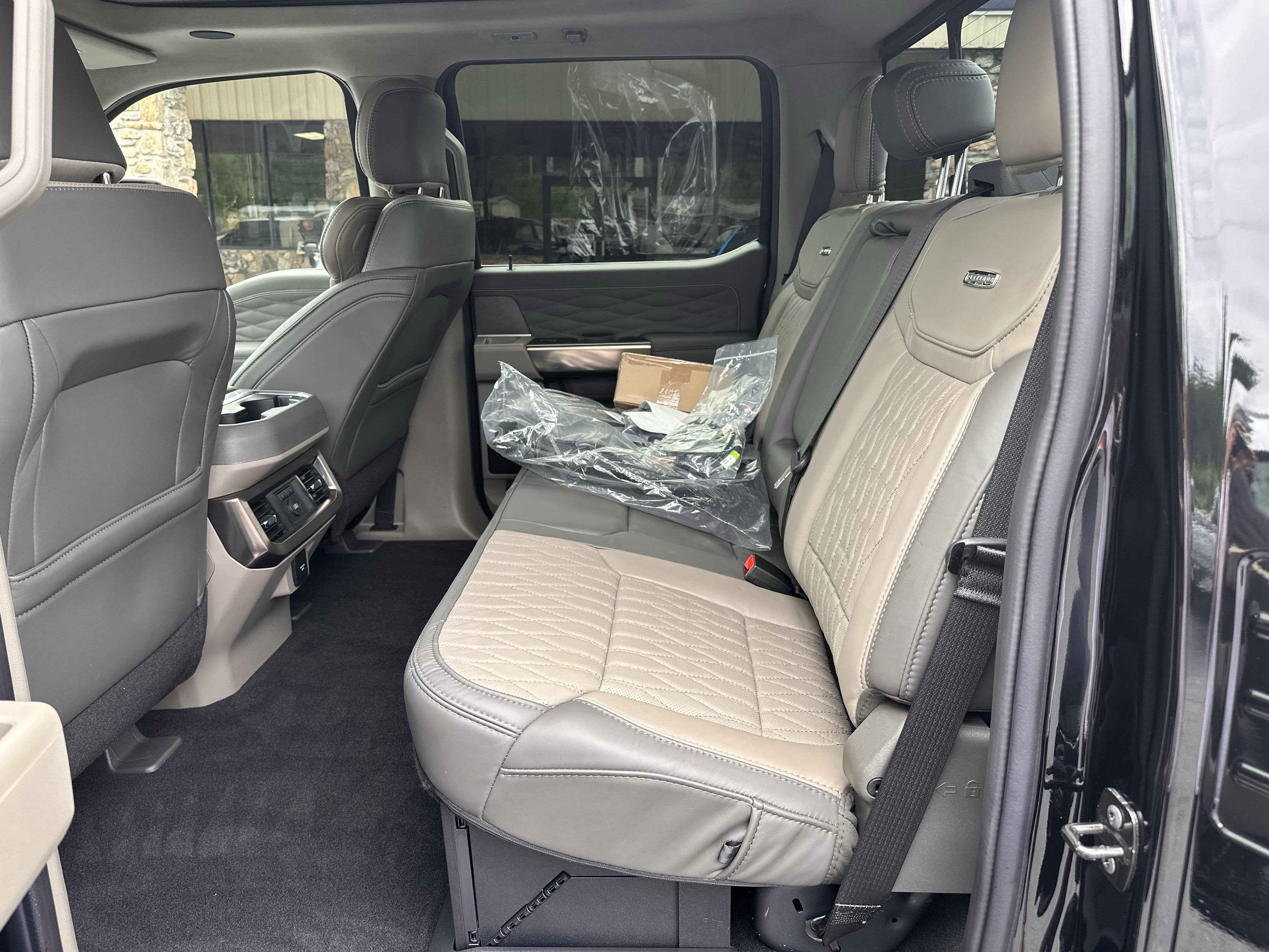 2025 Ford Super Duty F-350 DRW Platinum