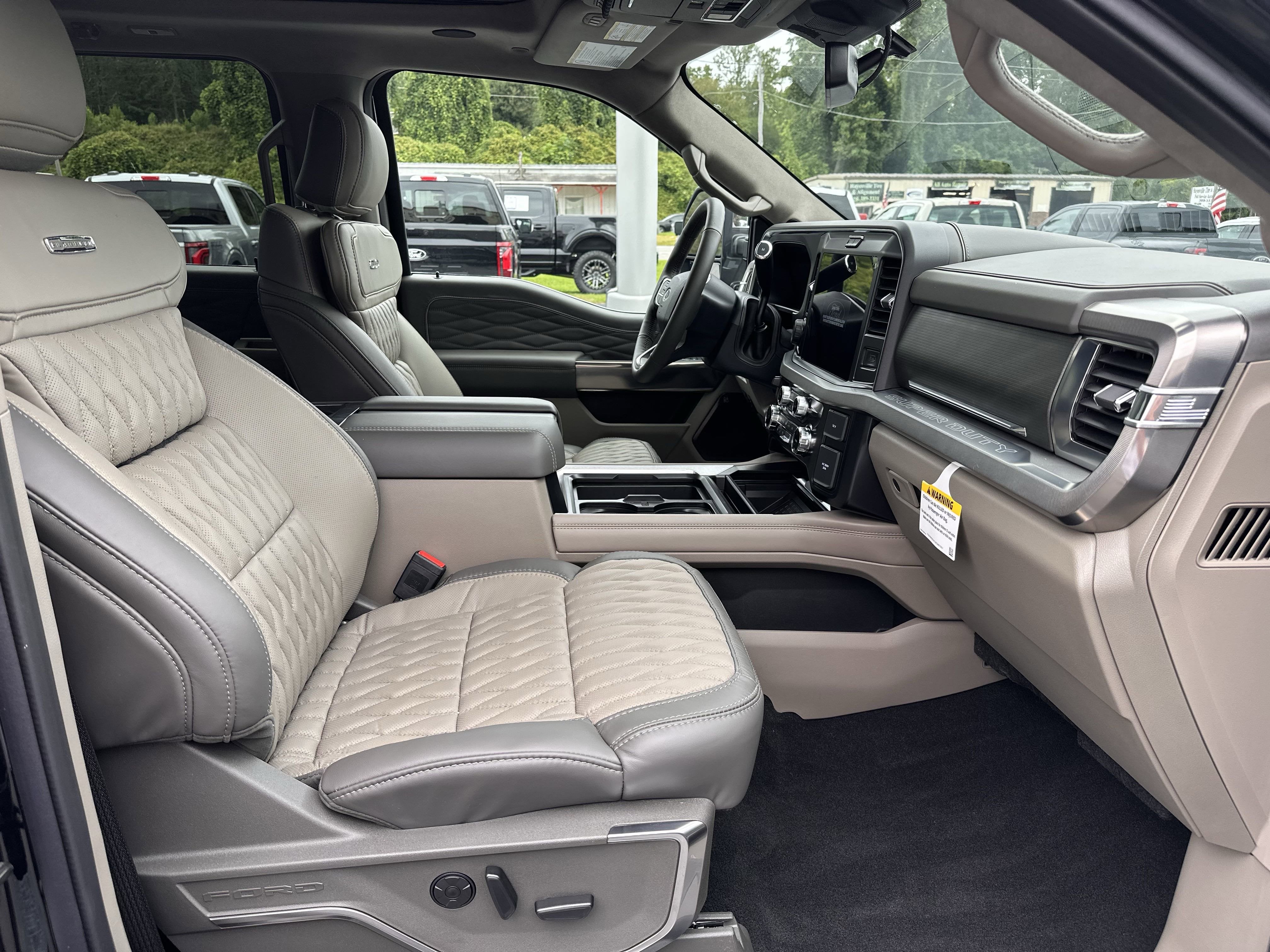 2025 Ford Super Duty F-350 DRW Platinum