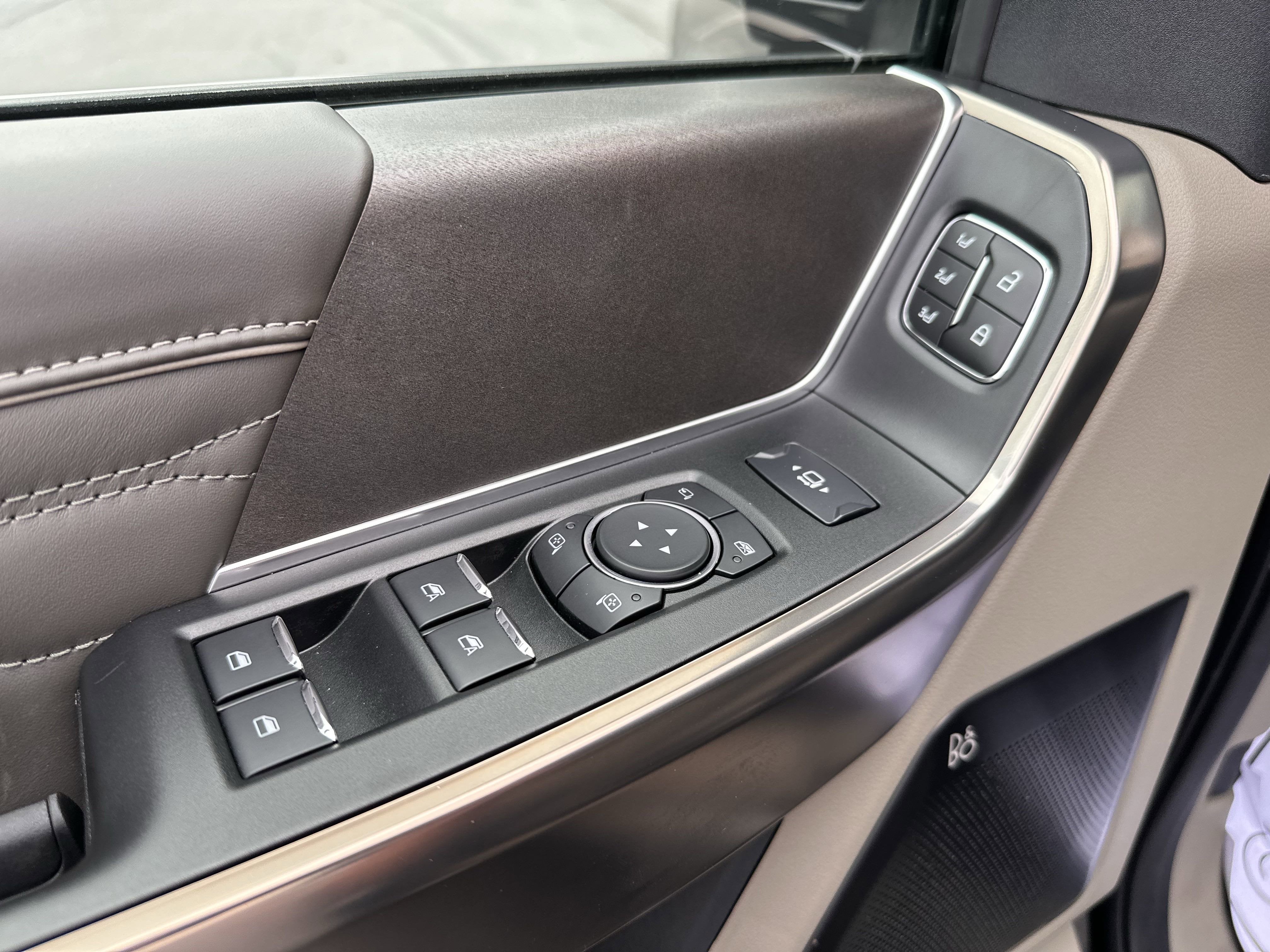 2025 Ford Super Duty F-350 DRW Platinum