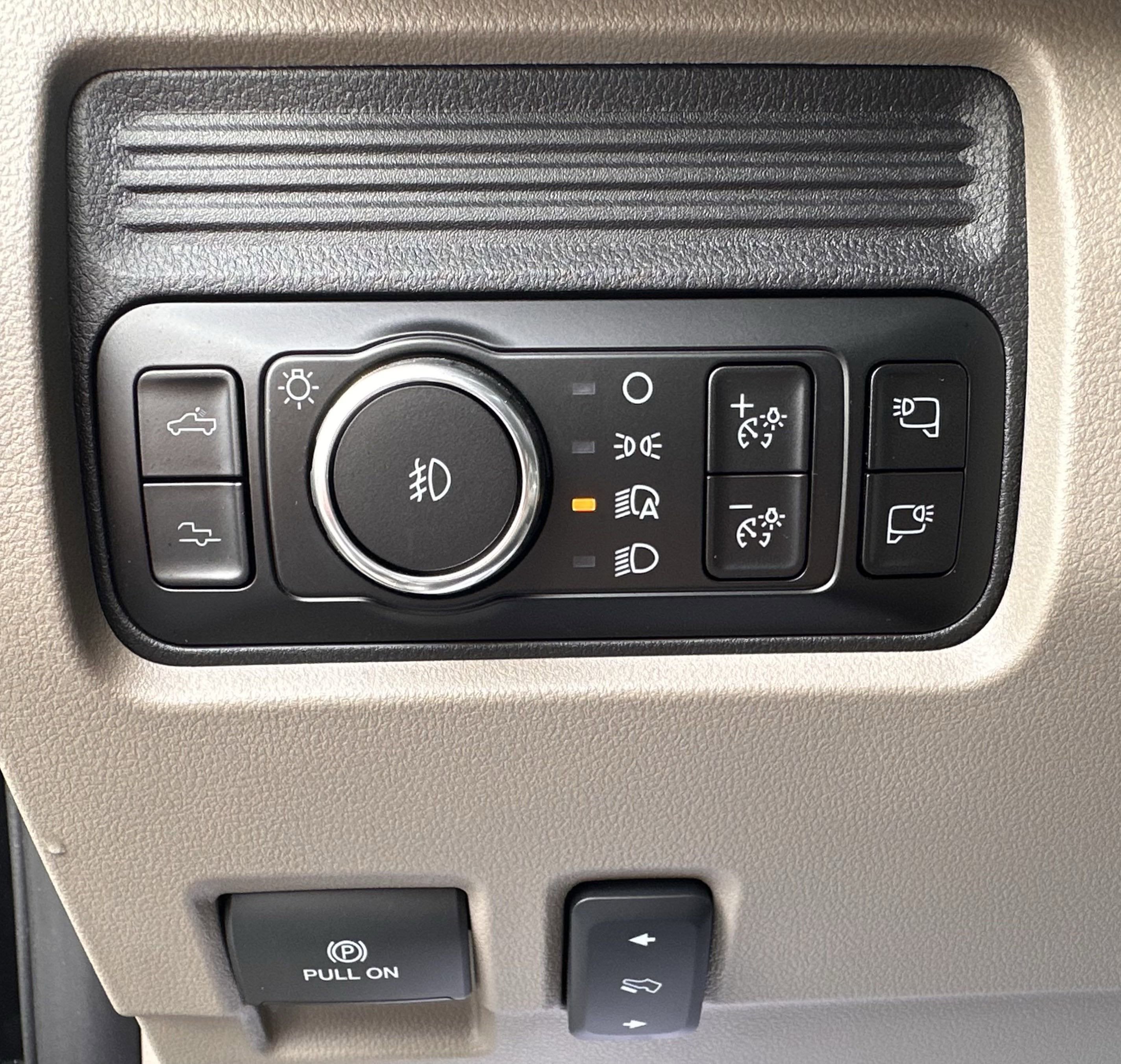 2025 Ford Super Duty F-350 DRW Platinum