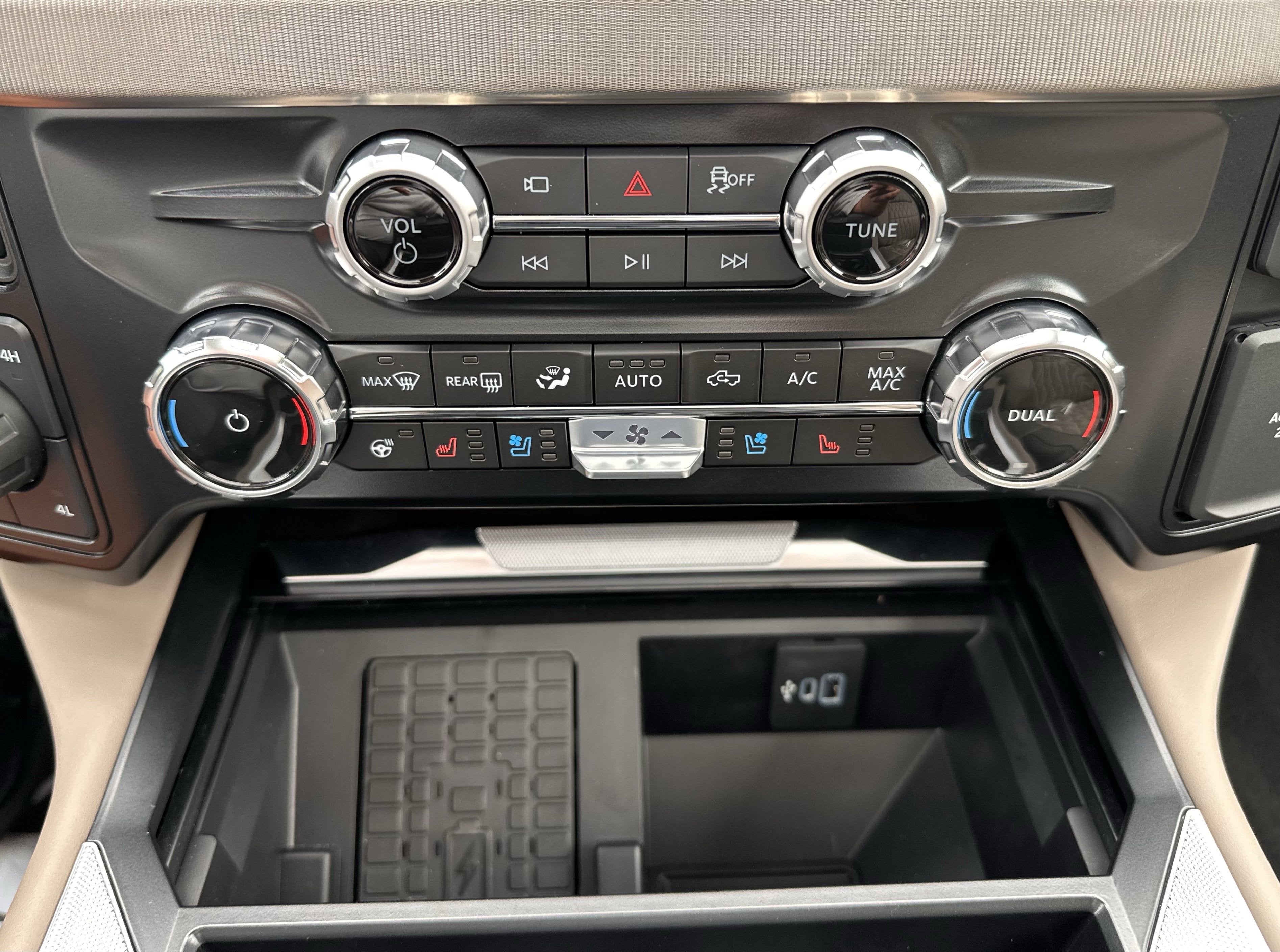 2025 Ford Super Duty F-350 DRW Platinum