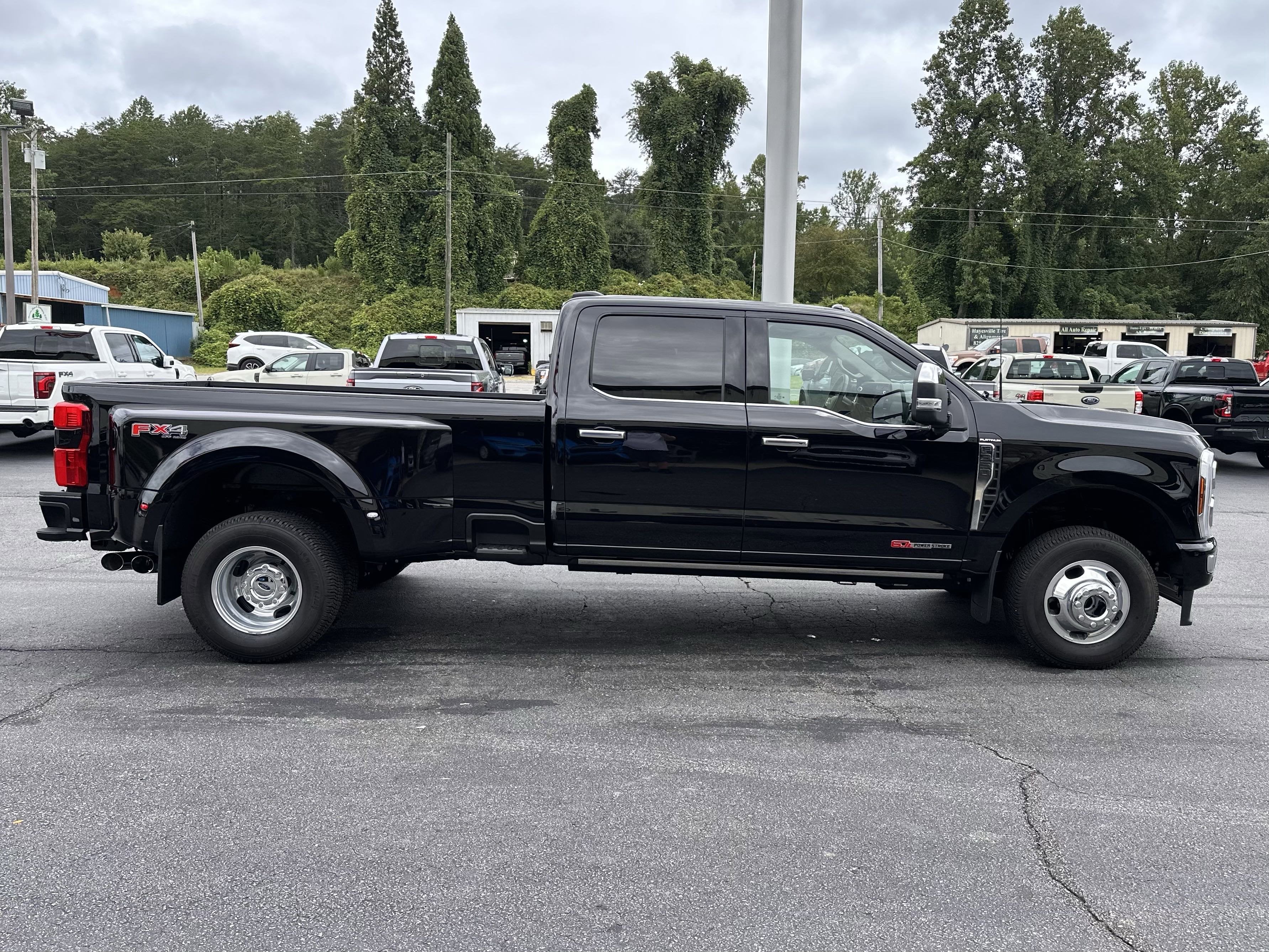 2025 Ford Super Duty F-350 DRW Platinum