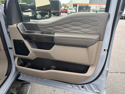 2026 Ford Super Duty F-350 DRW Platinum