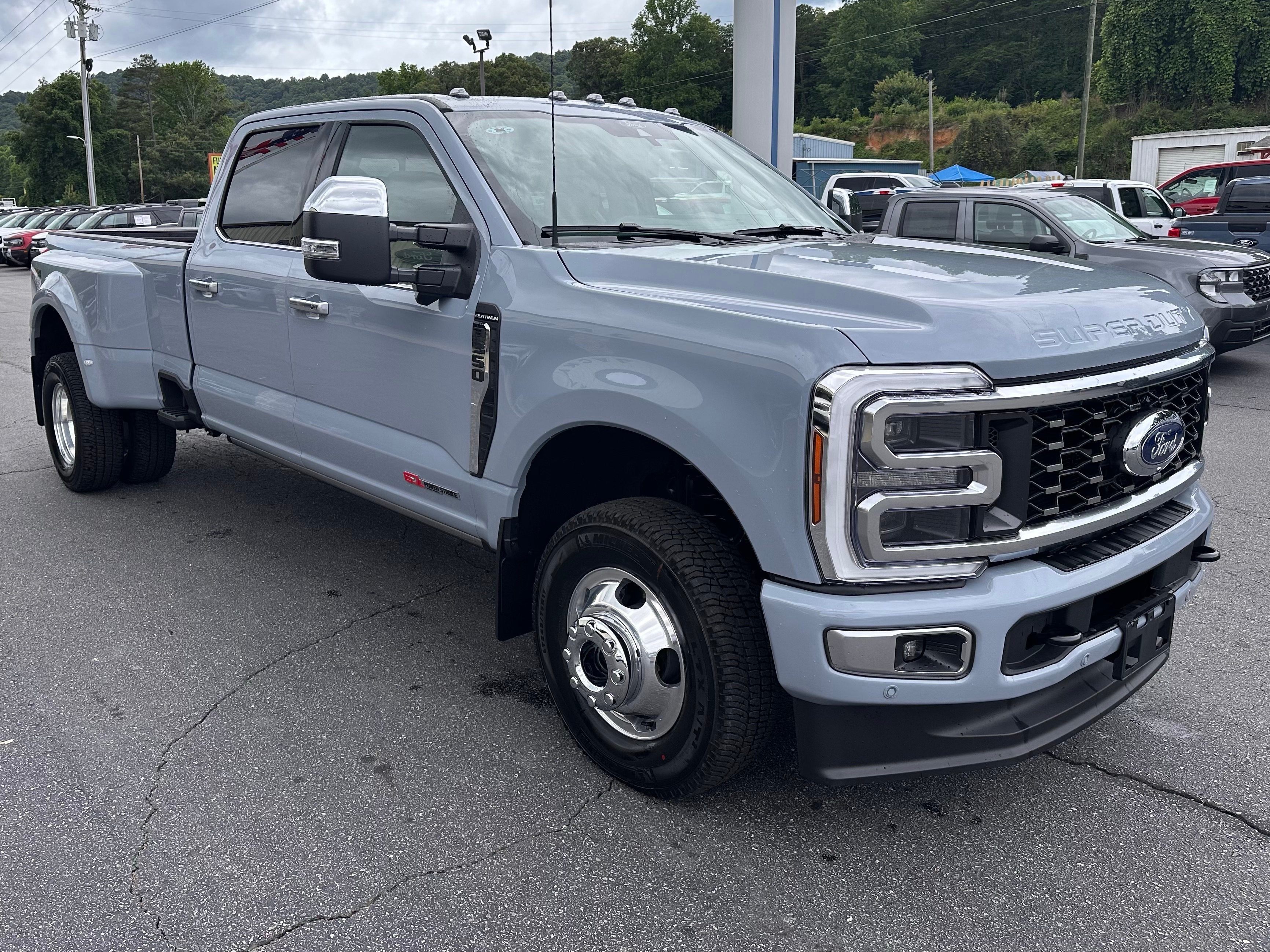 2026 Ford Super Duty F-350 DRW Platinum