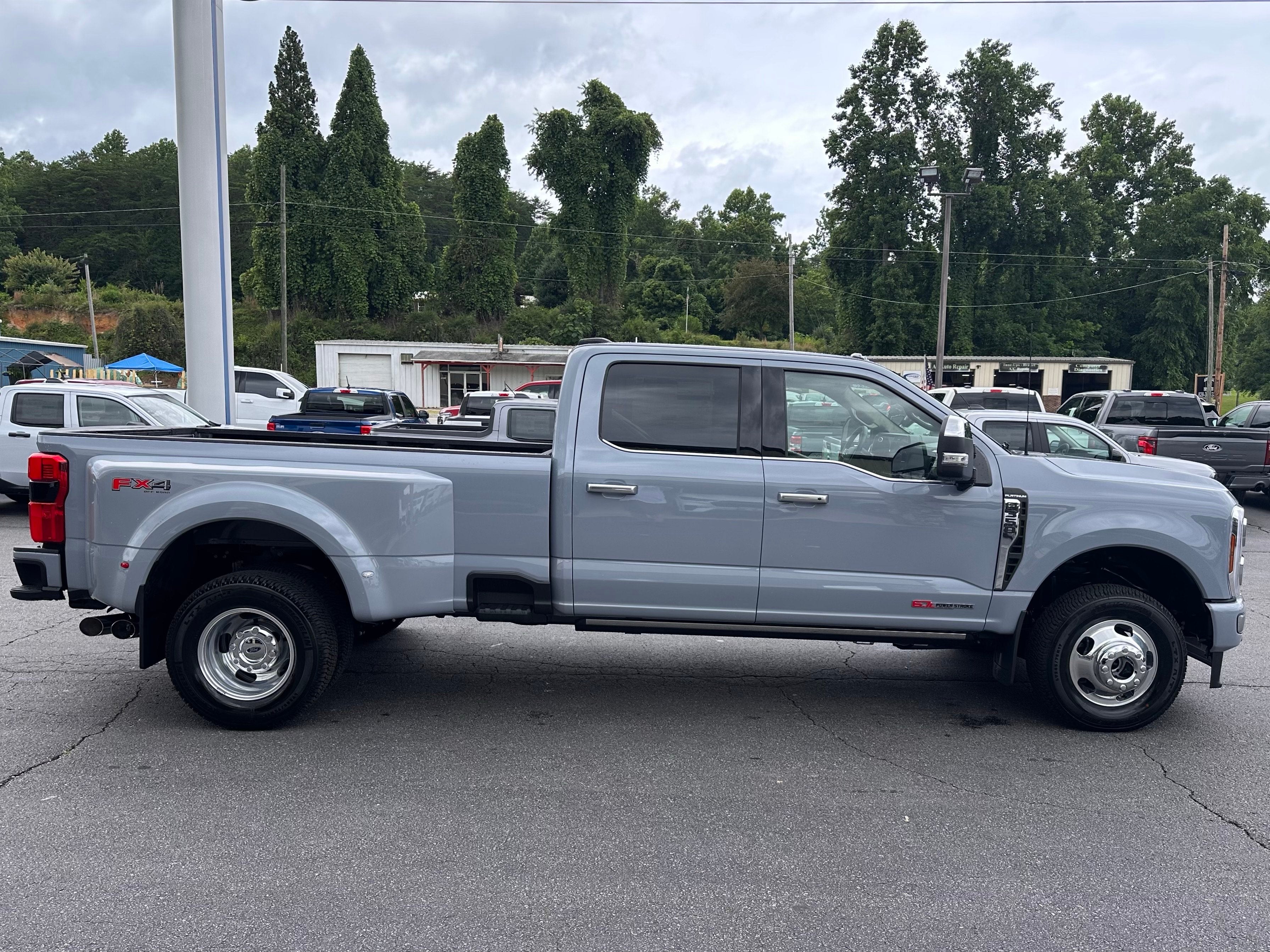 2026 Ford Super Duty F-350 DRW Platinum