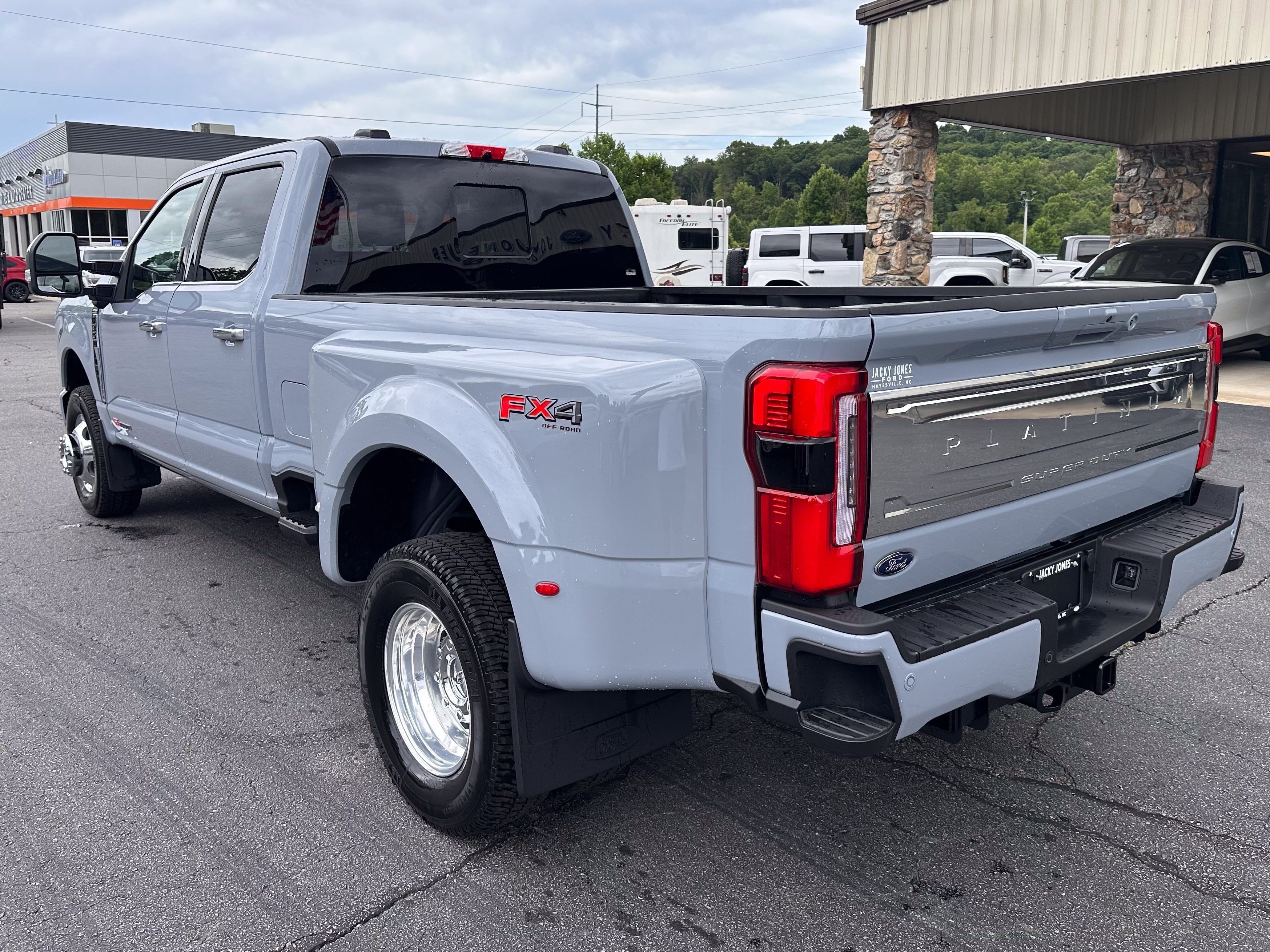 2026 Ford Super Duty F-350 DRW Platinum