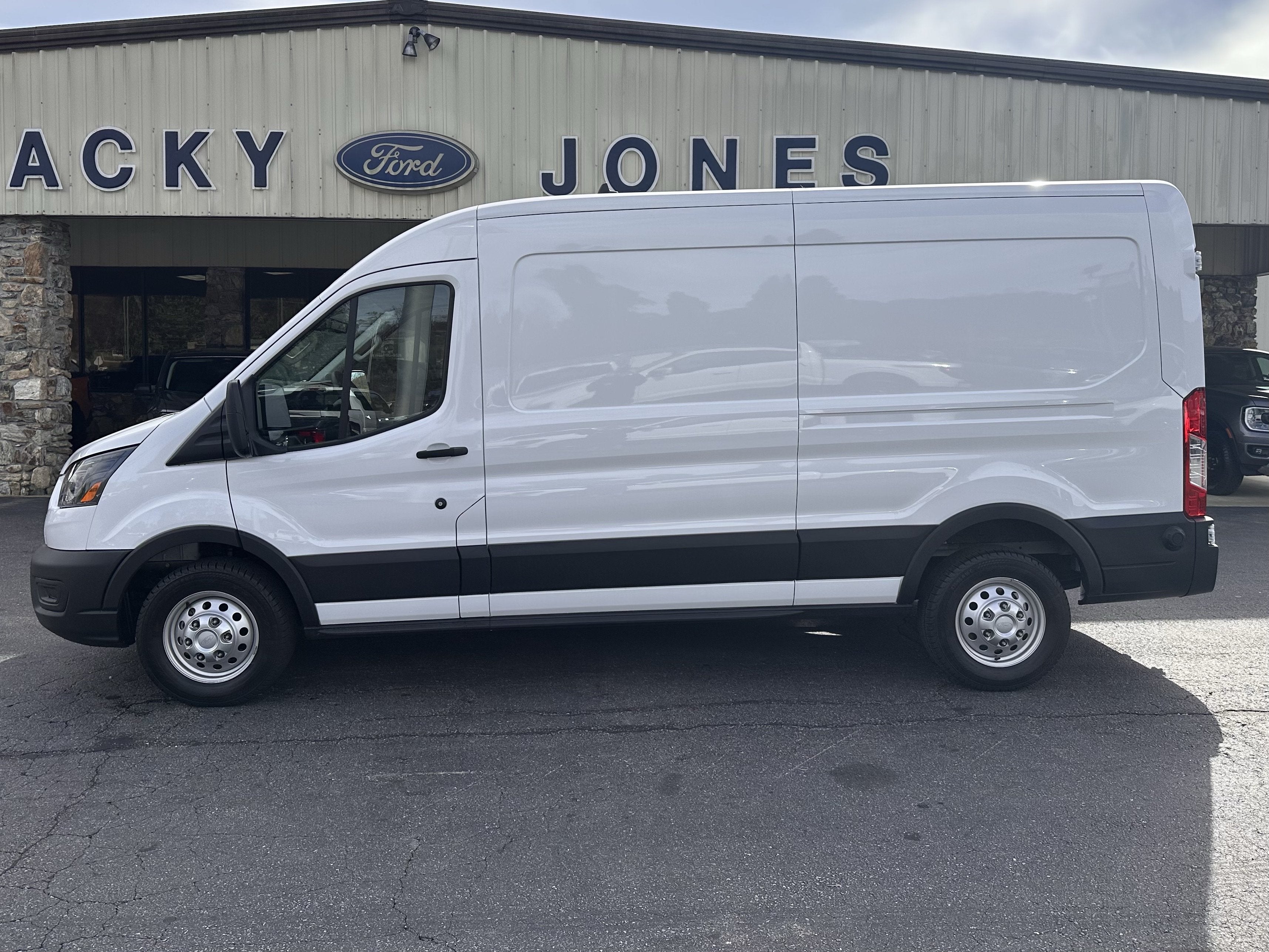 2025 Ford Transit Cargo Van T-250 148" Med Rf 9070 GVWR AWD