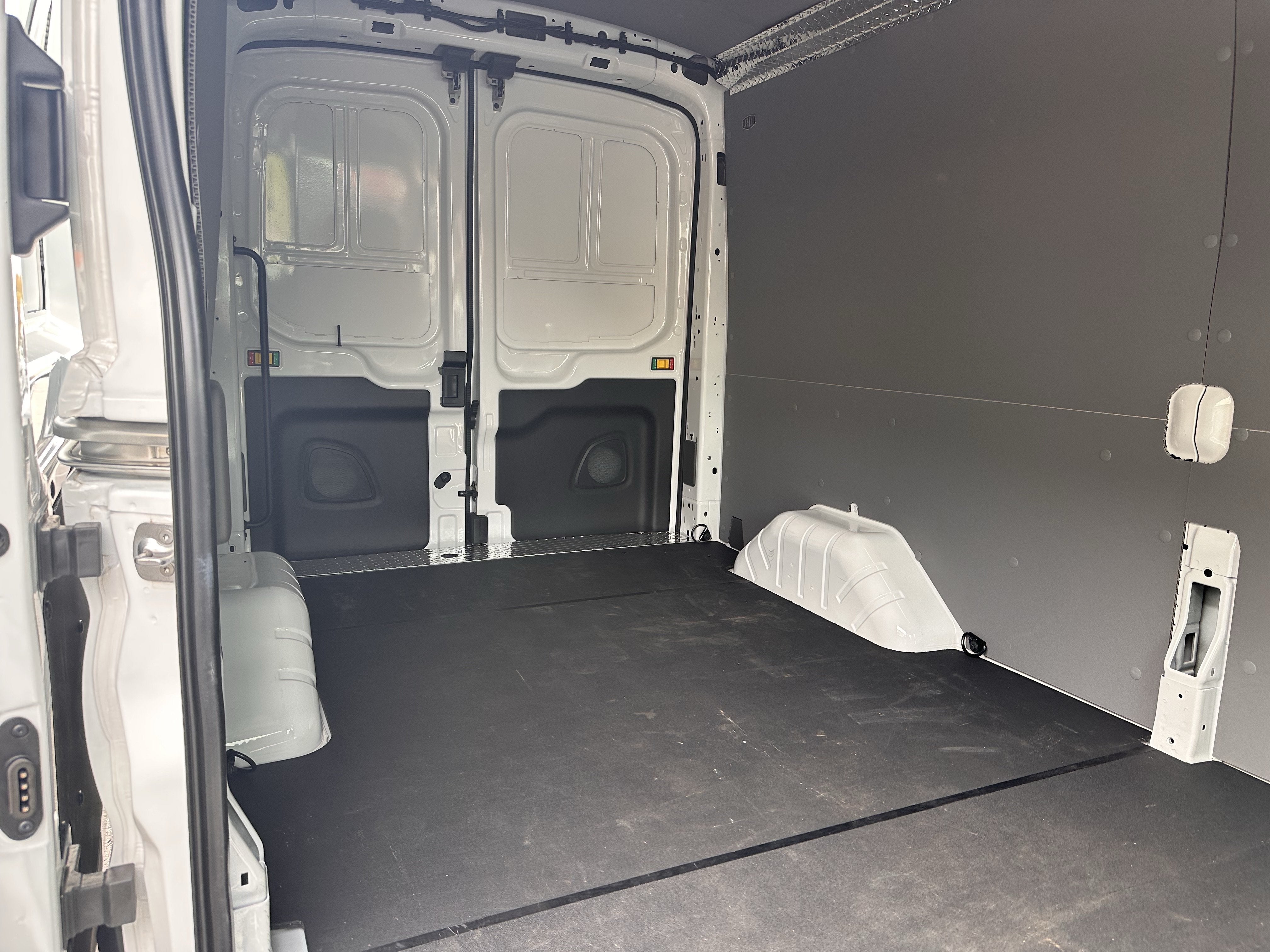 2025 Ford Transit Cargo Van T-250 148" Med Rf 9070 GVWR AWD