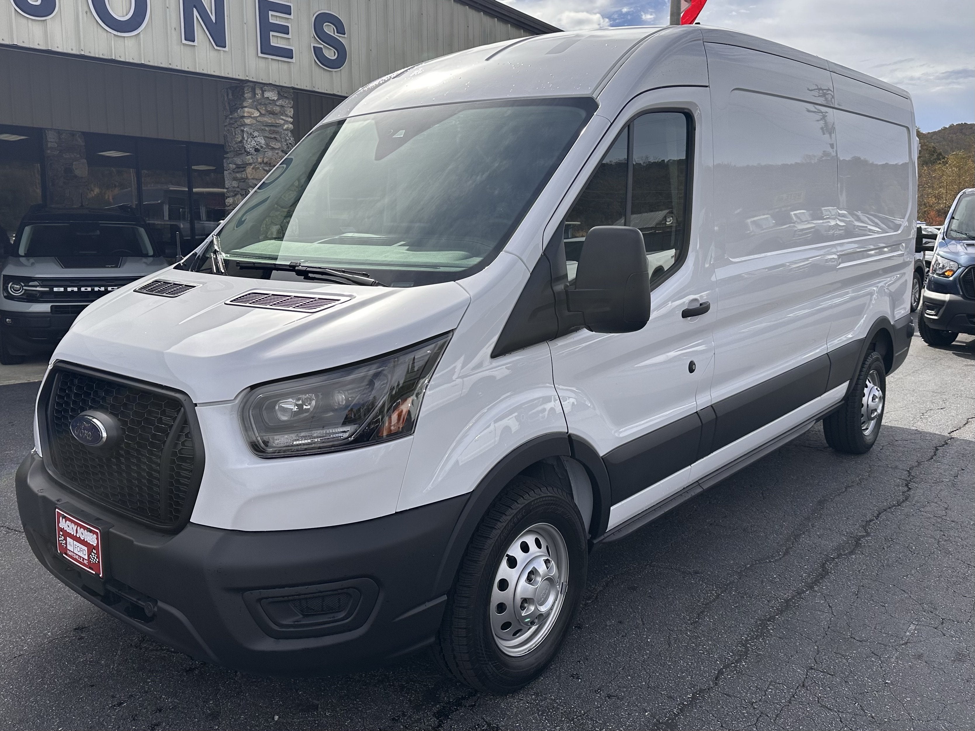 2025 Ford Transit Cargo Van T-250 148" Med Rf 9070 GVWR AWD