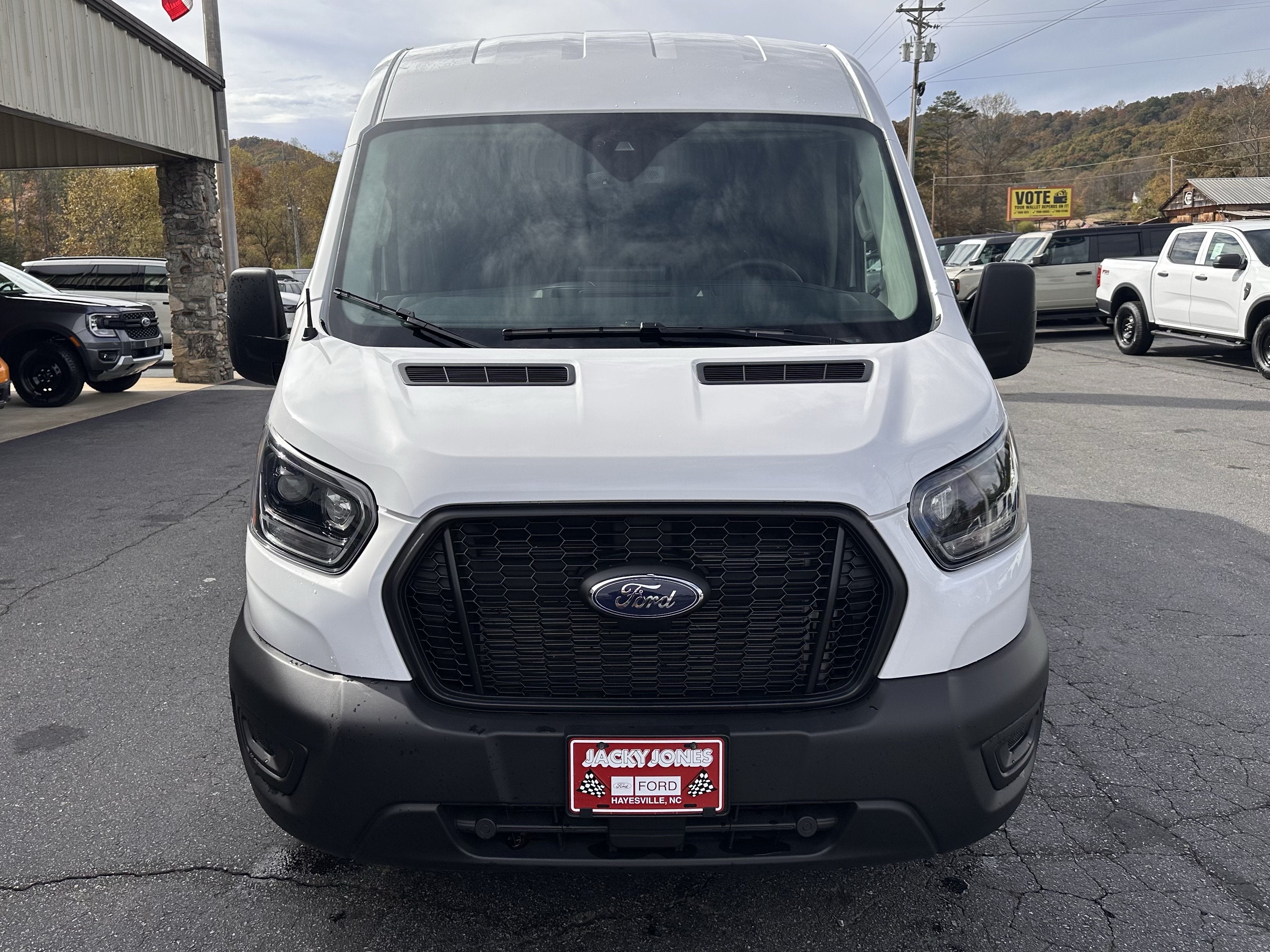 2025 Ford Transit Cargo Van T-250 148" Med Rf 9070 GVWR AWD
