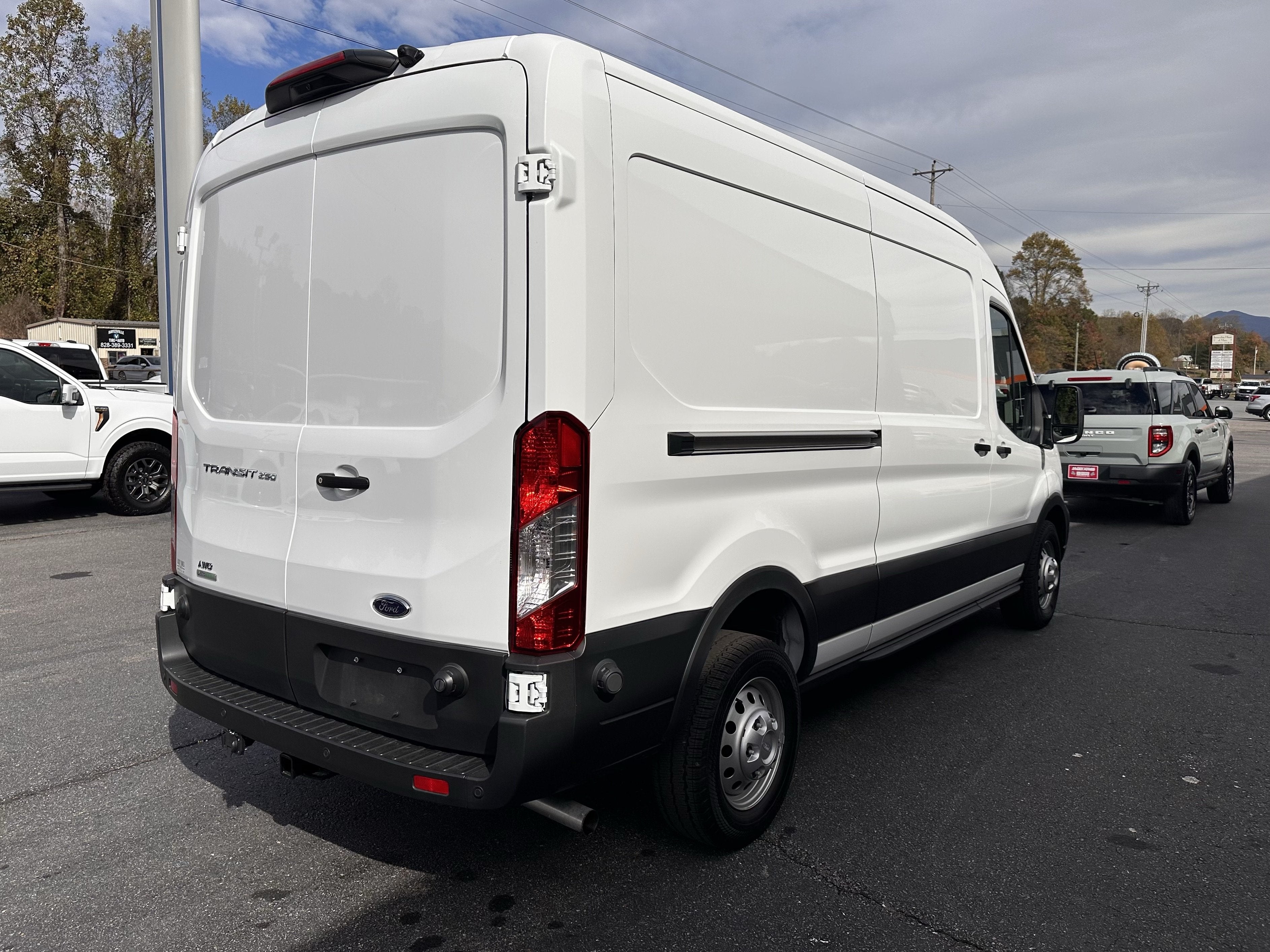 2025 Ford Transit Cargo Van T-250 148" Med Rf 9070 GVWR AWD