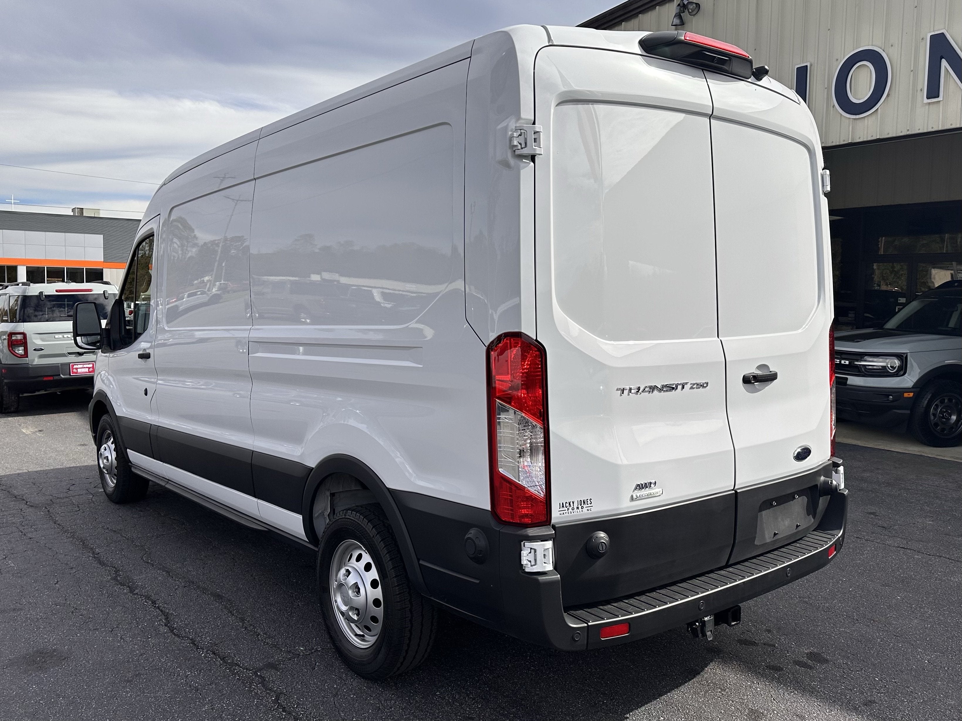 2025 Ford Transit Cargo Van T-250 148" Med Rf 9070 GVWR AWD