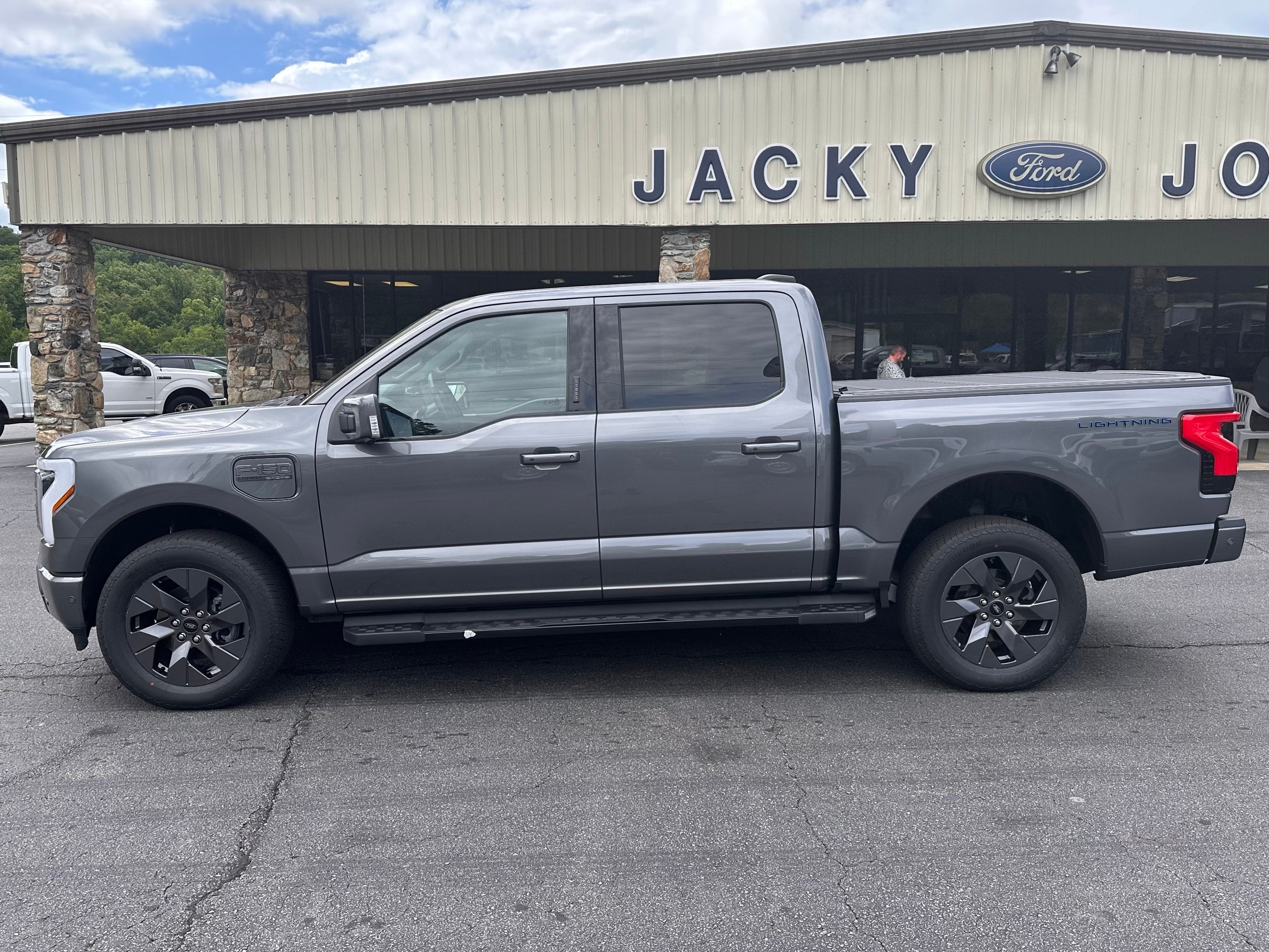 2023 Ford F-150 Lightning LARIAT