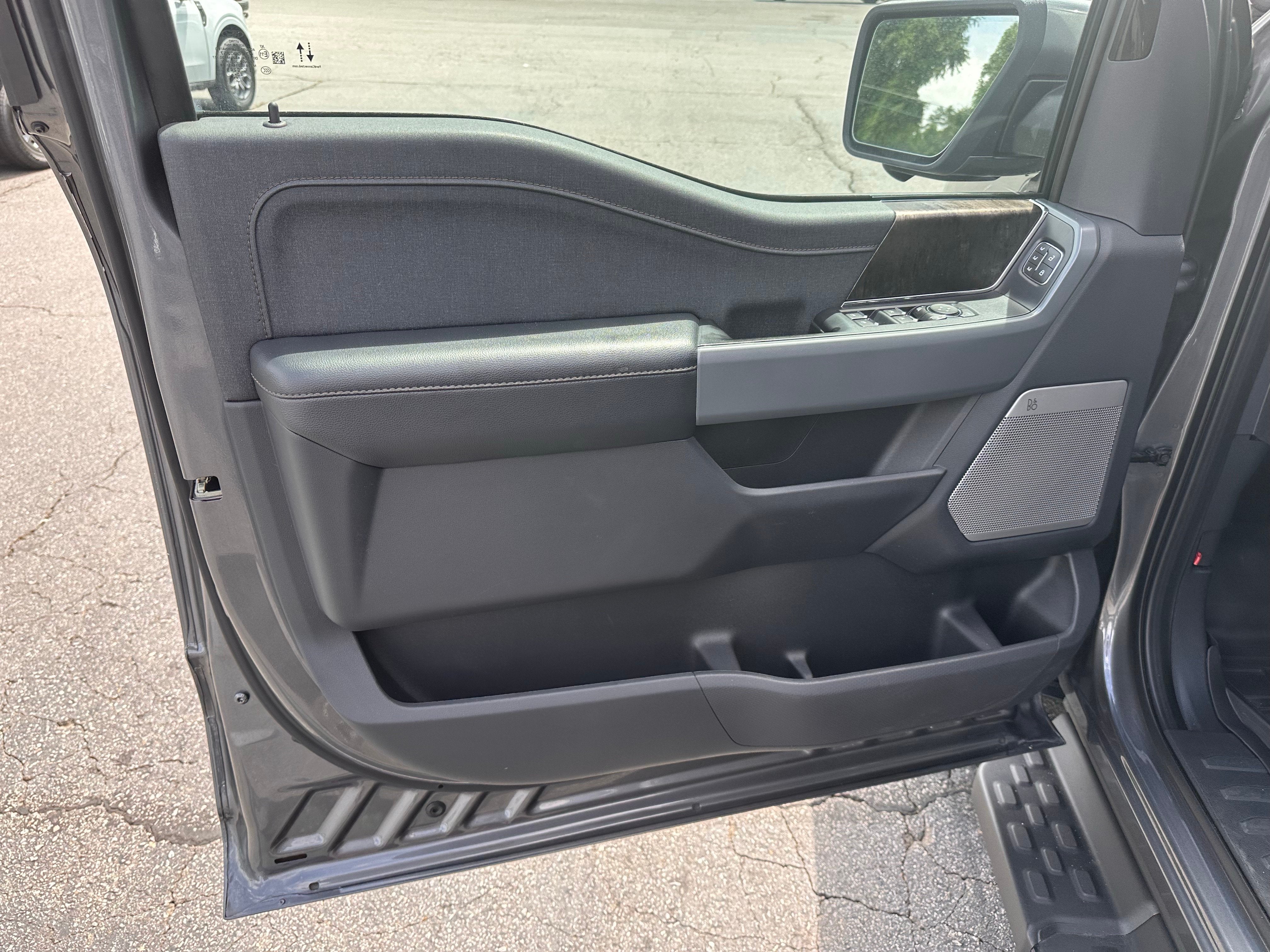 2023 Ford F-150 Lightning LARIAT