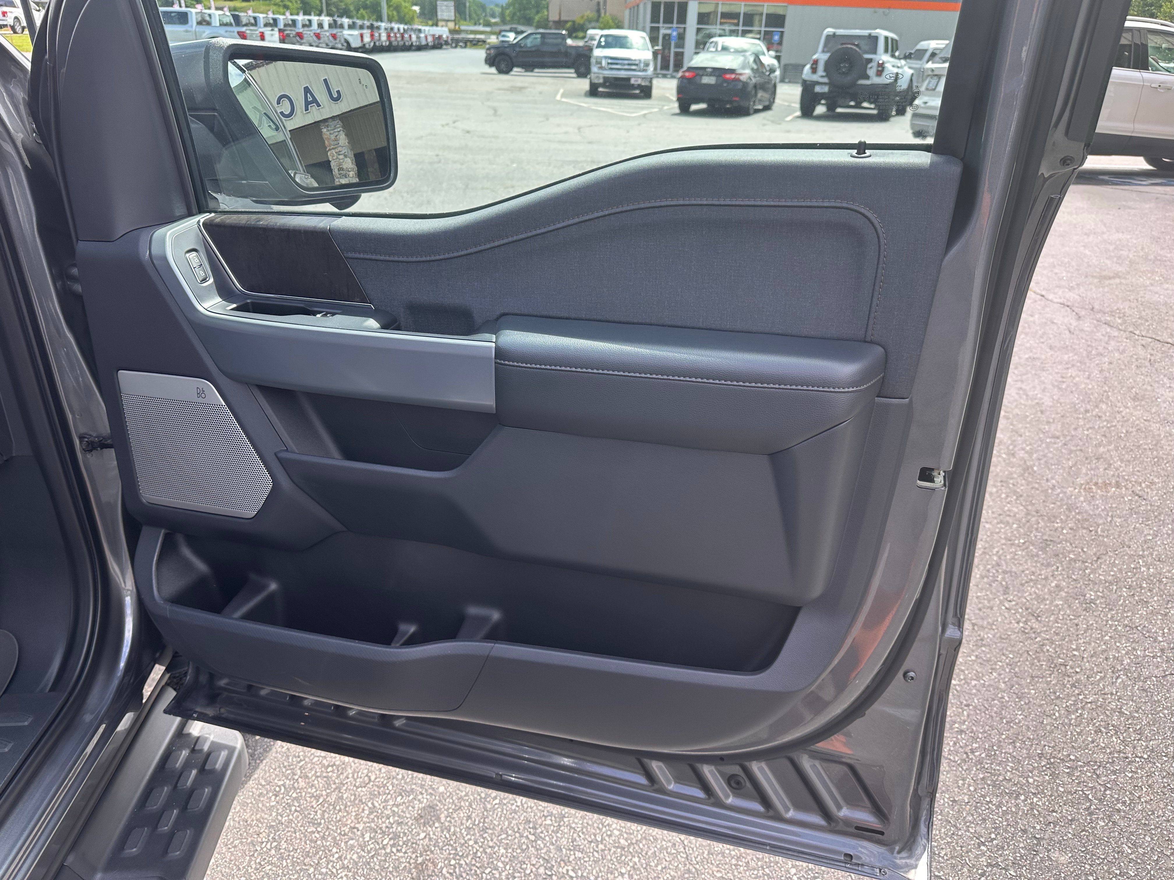 2023 Ford F-150 Lightning LARIAT