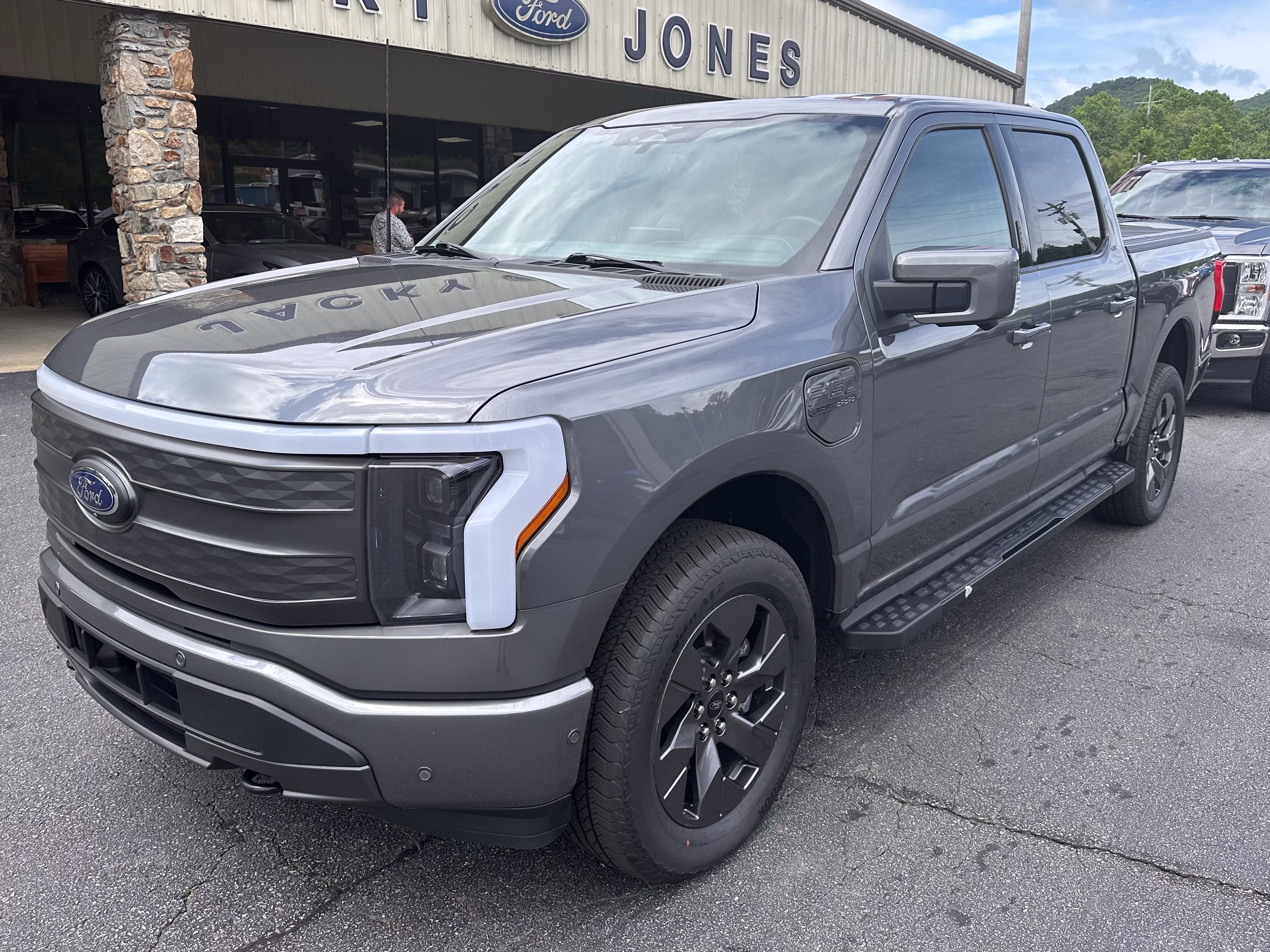 2023 Ford F-150 Lightning LARIAT
