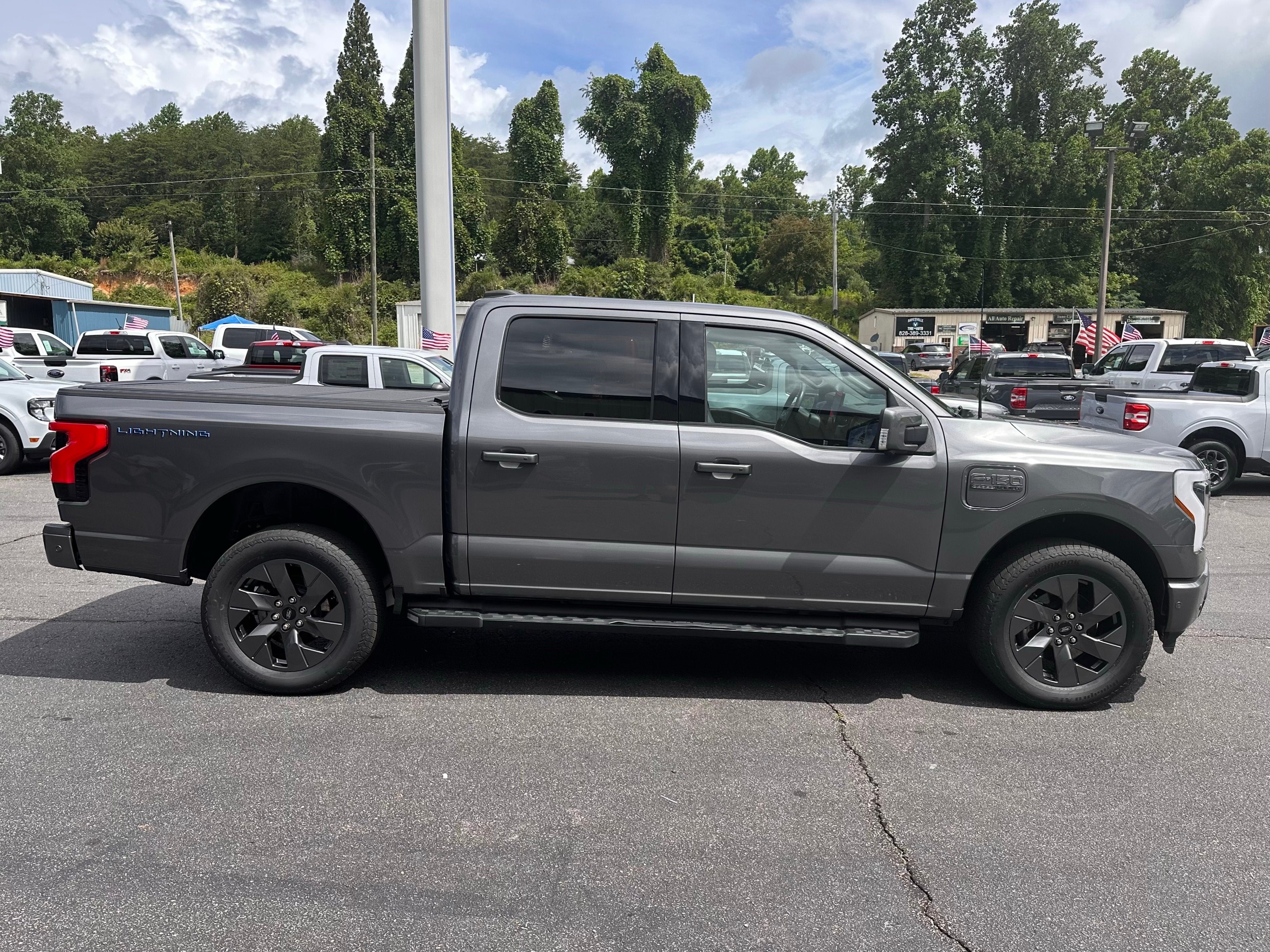 2023 Ford F-150 Lightning LARIAT