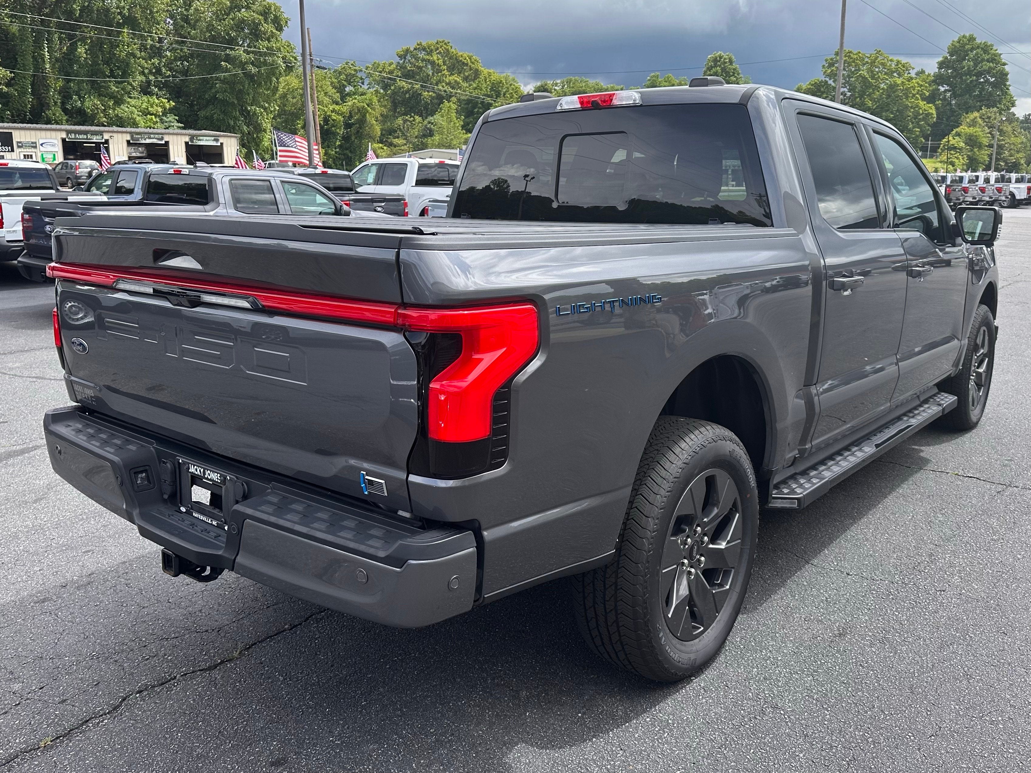 2023 Ford F-150 Lightning LARIAT