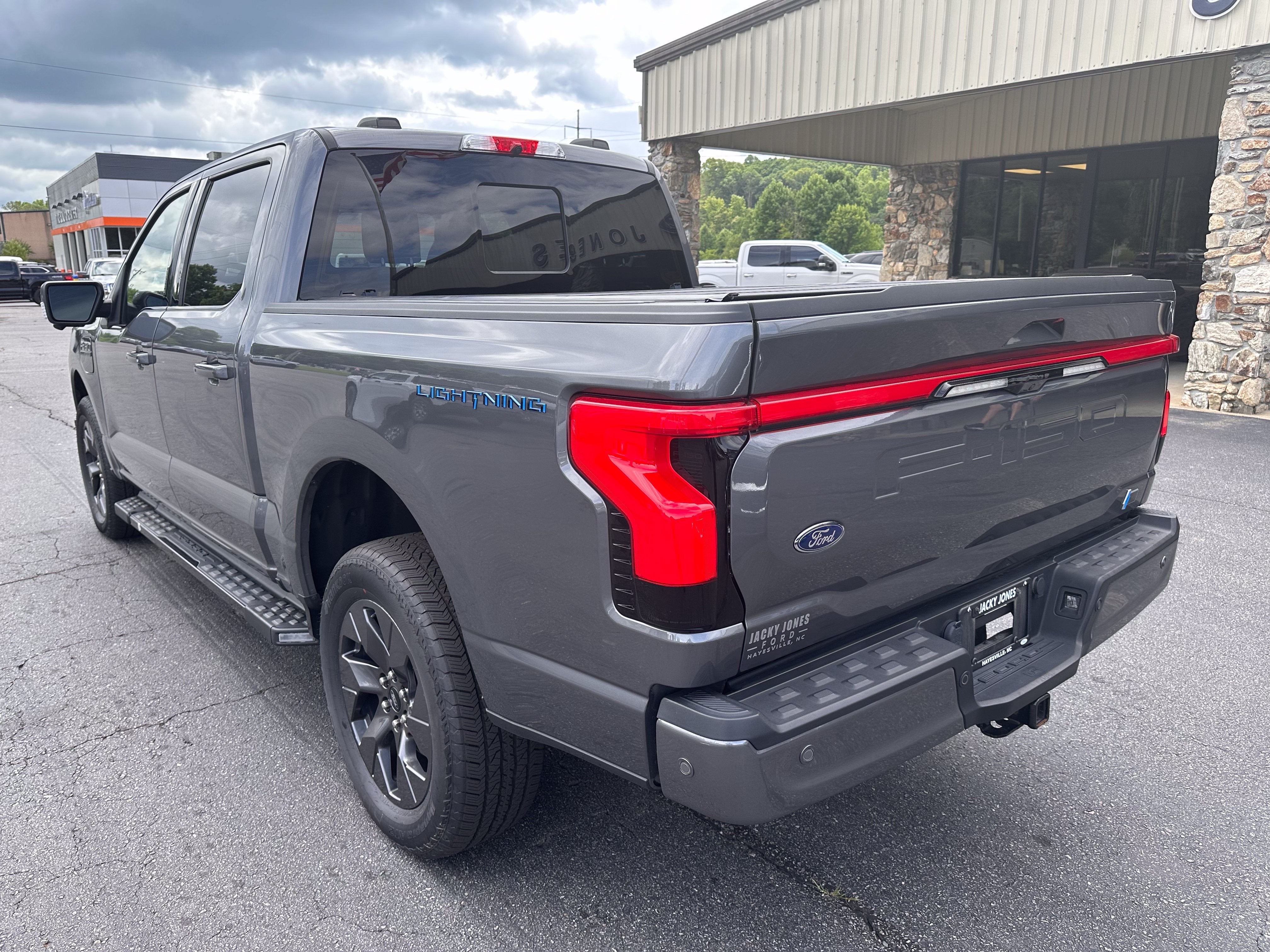 2023 Ford F-150 Lightning LARIAT