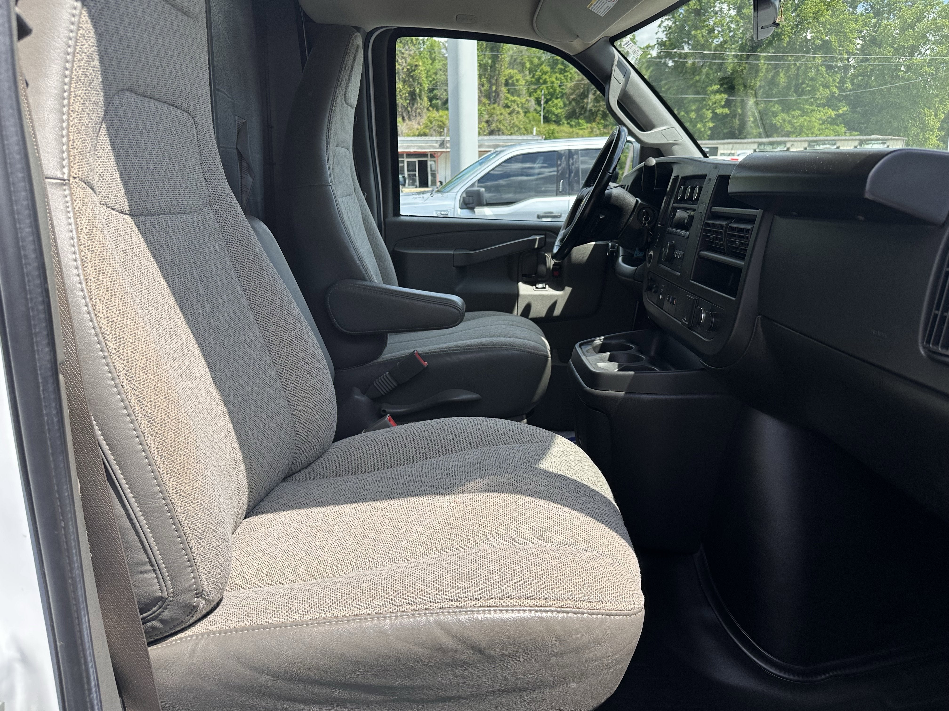 2022 Chevrolet Express 12ft Box Van Van 139"