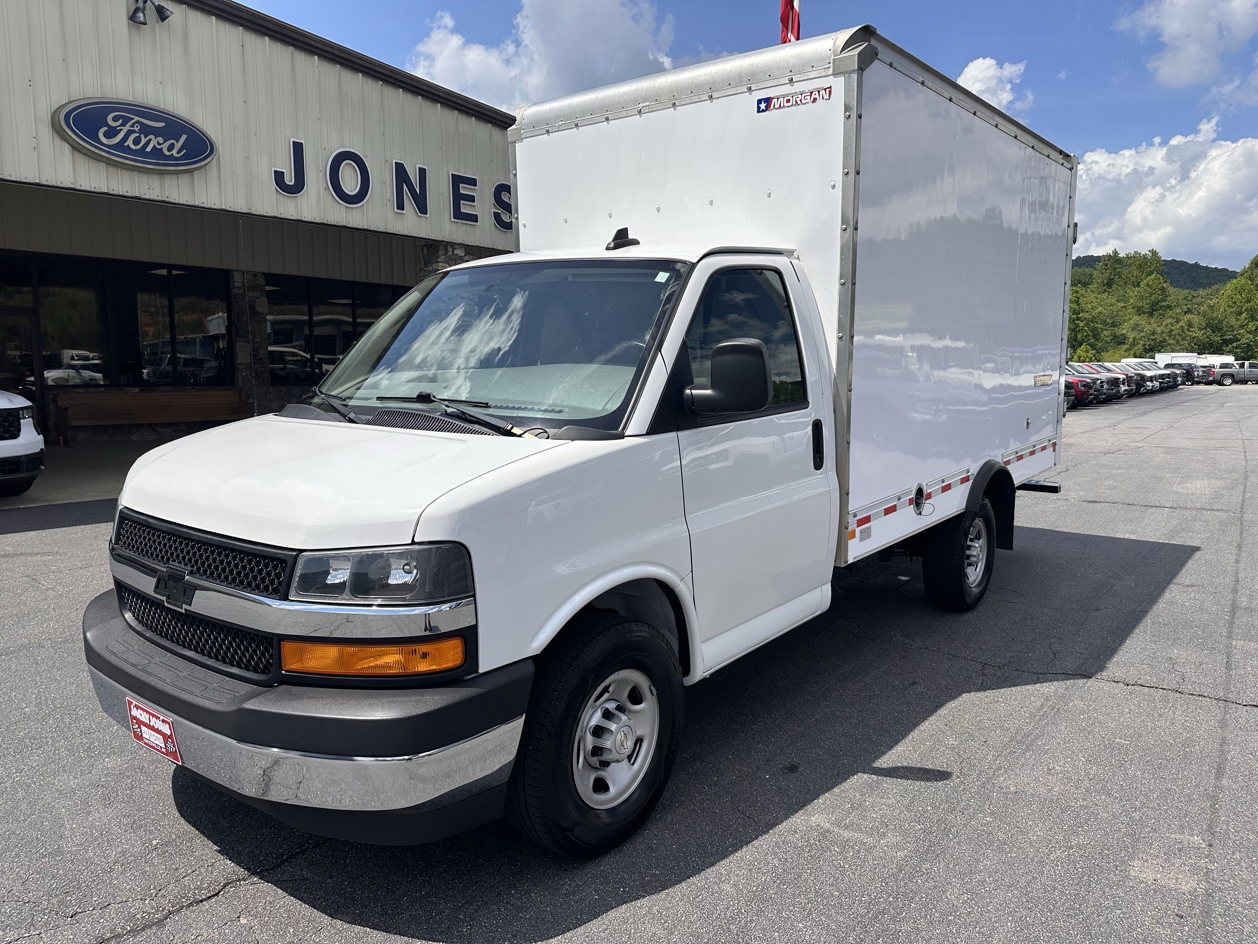 2022 Chevrolet Express 12ft Box Van Van 139"