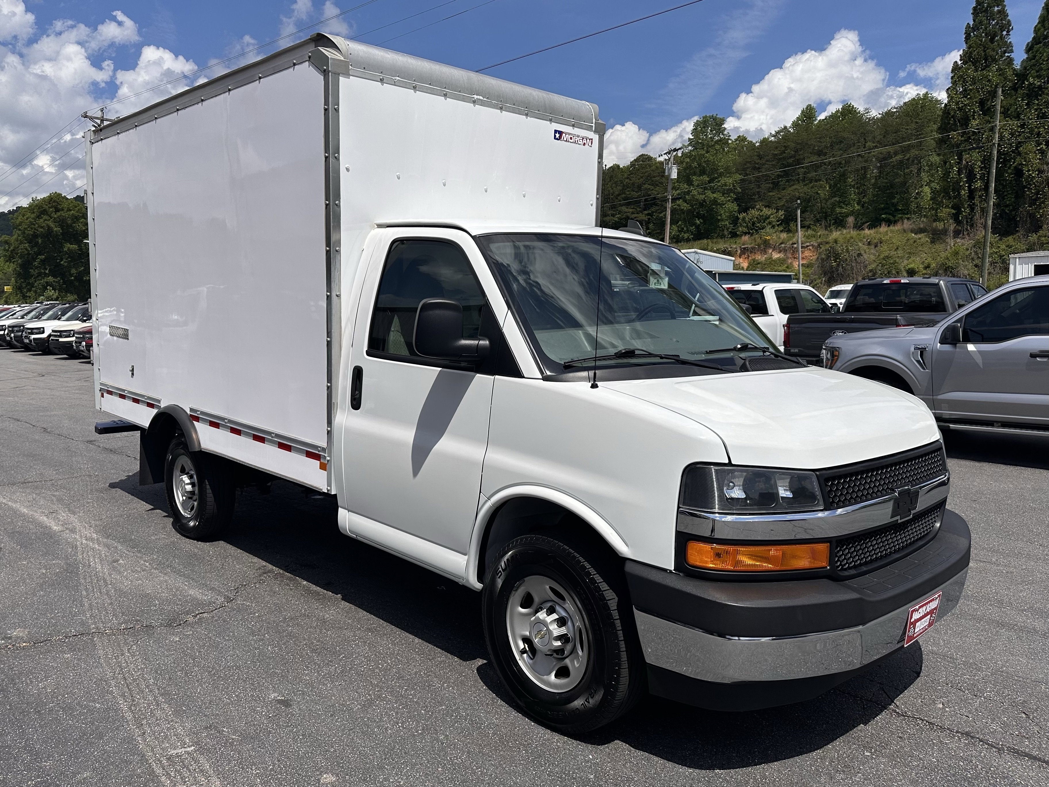 2022 Chevrolet Express 12ft Box Van Van 139"