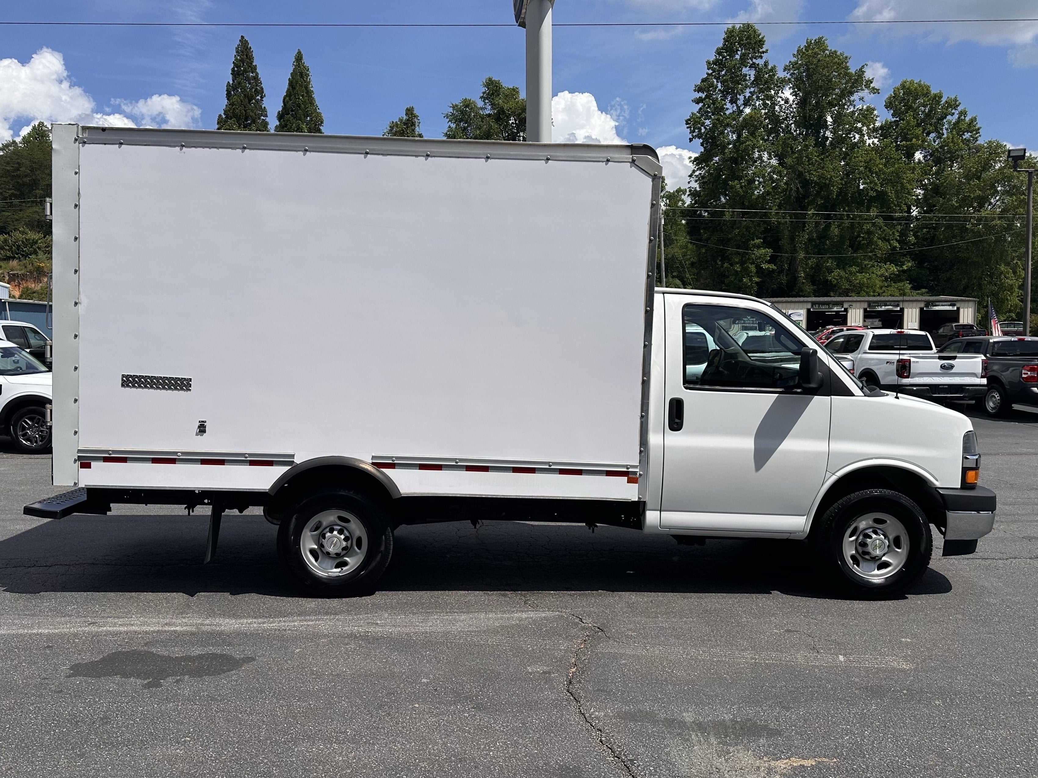 2022 Chevrolet Express 12ft Box Van Van 139"