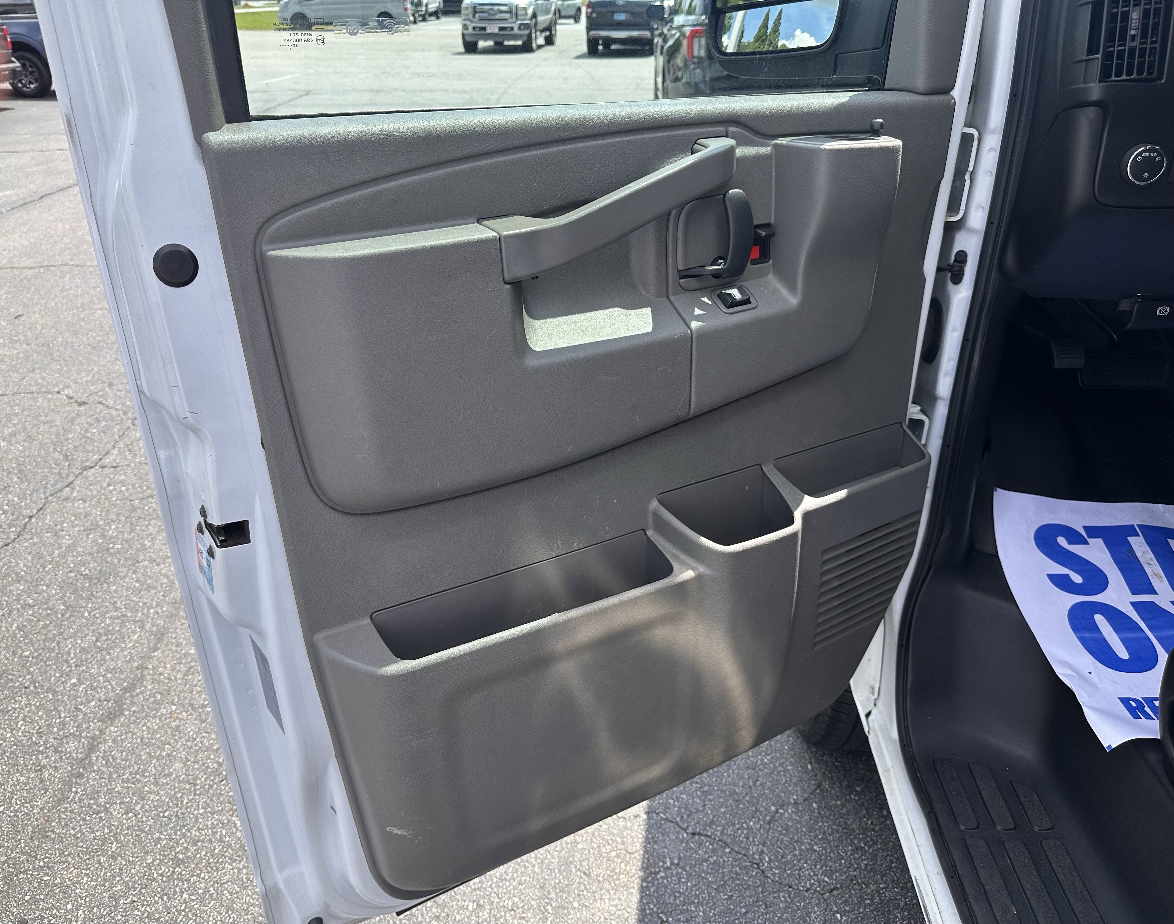 2022 Chevrolet Express 12ft Box Van Van 139"