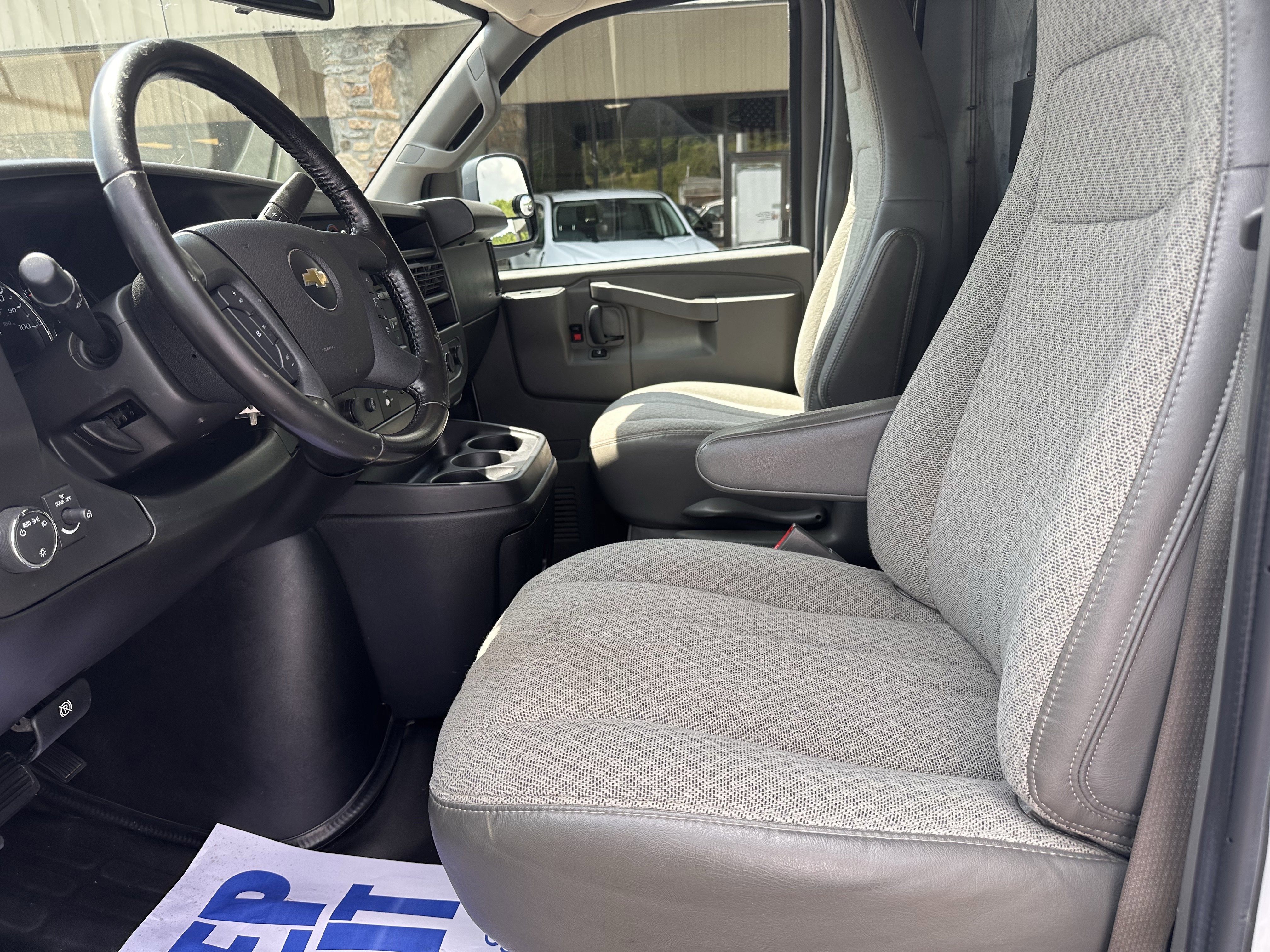 2022 Chevrolet Express 12ft Box Van Van 139"
