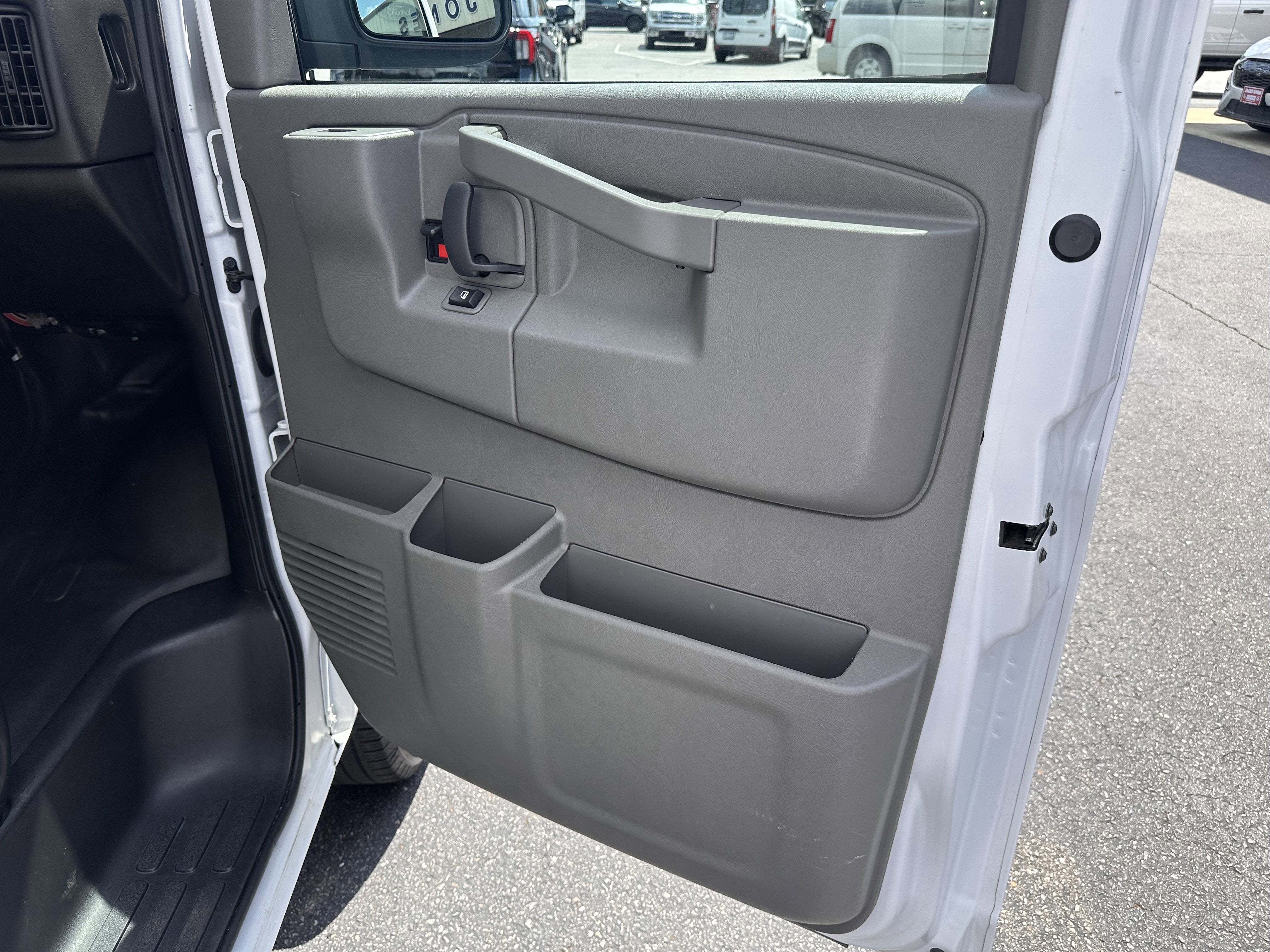 2022 Chevrolet Express 12ft Box Van Van 139"