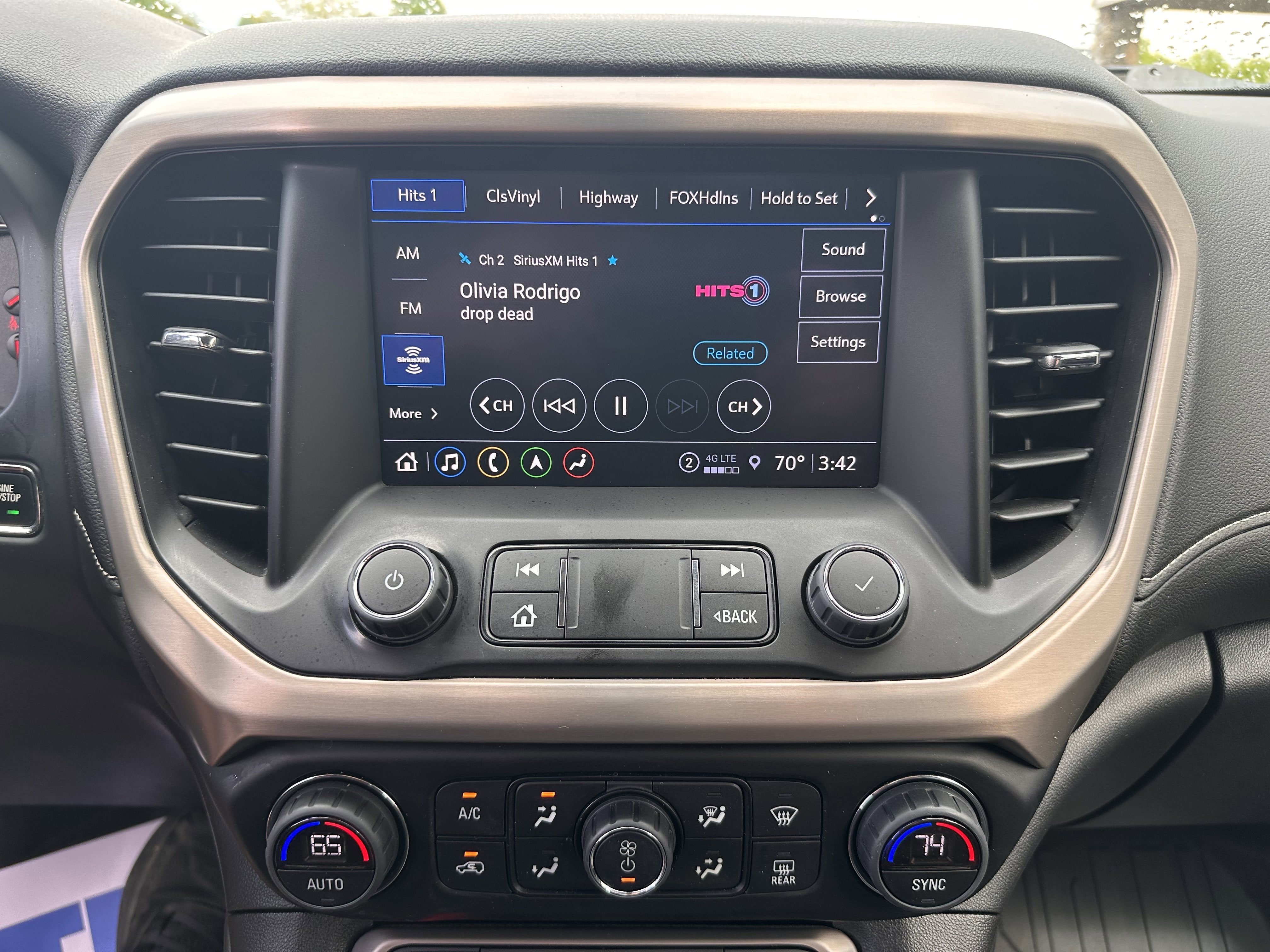 2023 GMC Acadia Denali