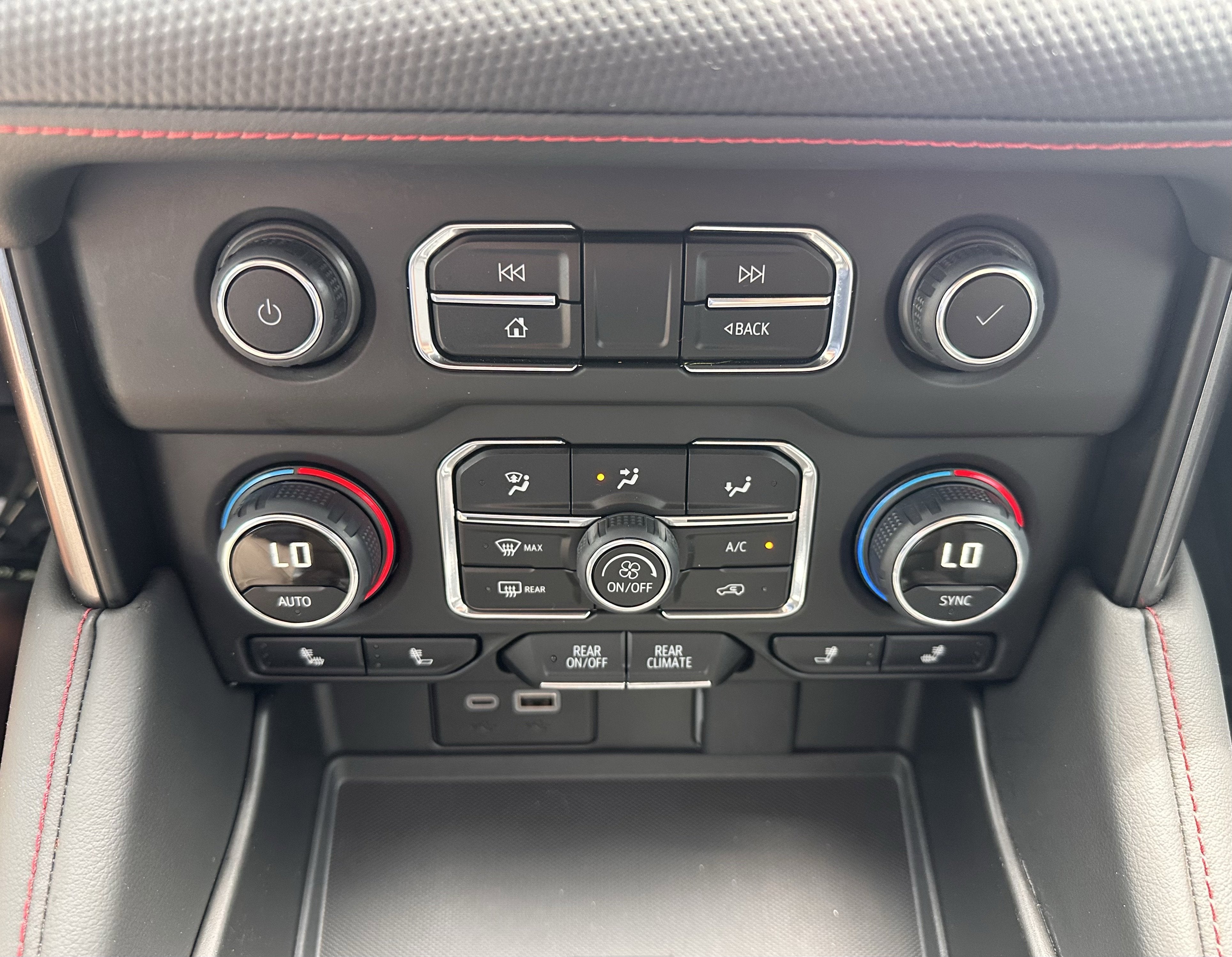 2024 Chevrolet Suburban RST