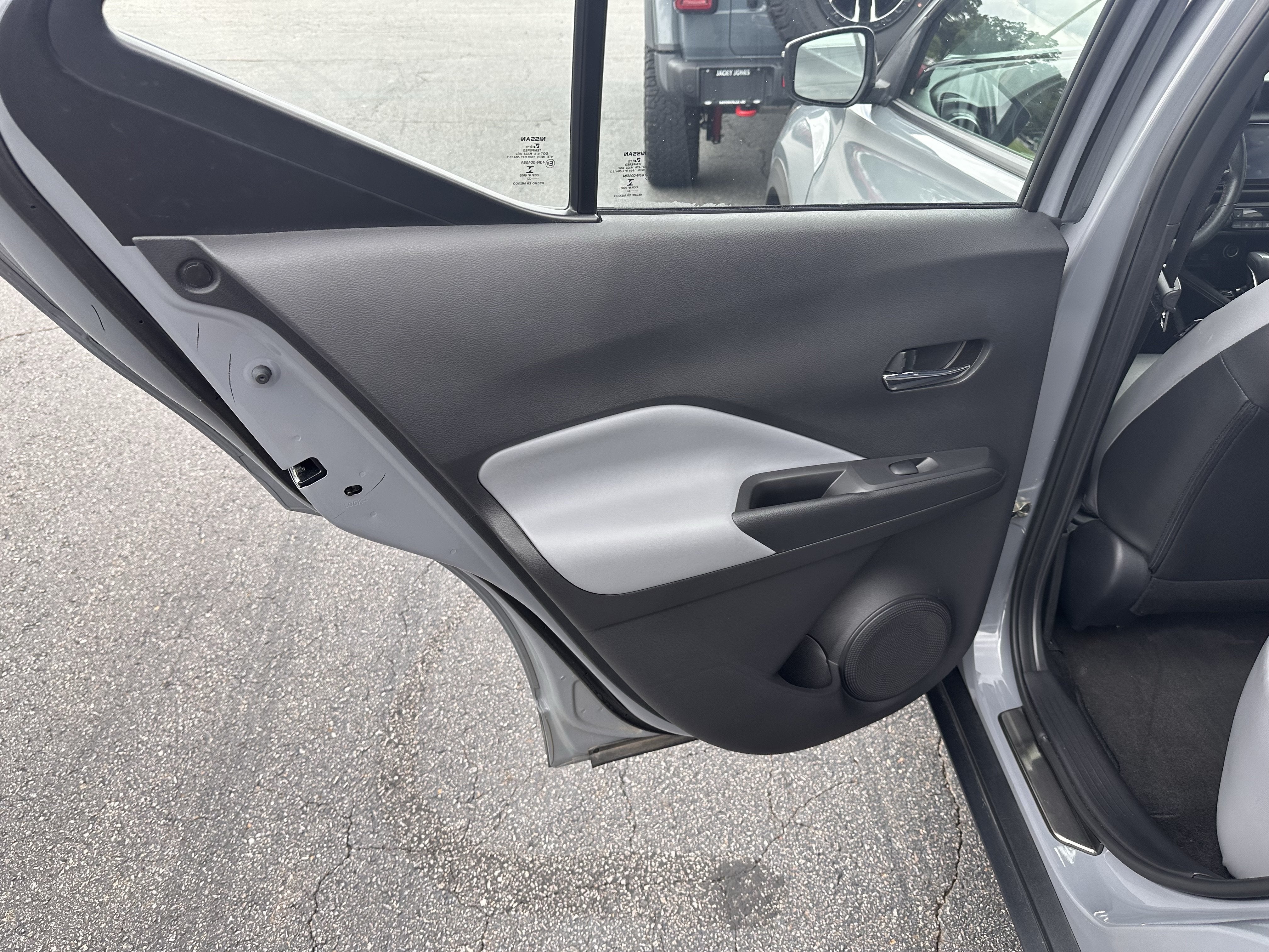 2022 Nissan Kicks SR