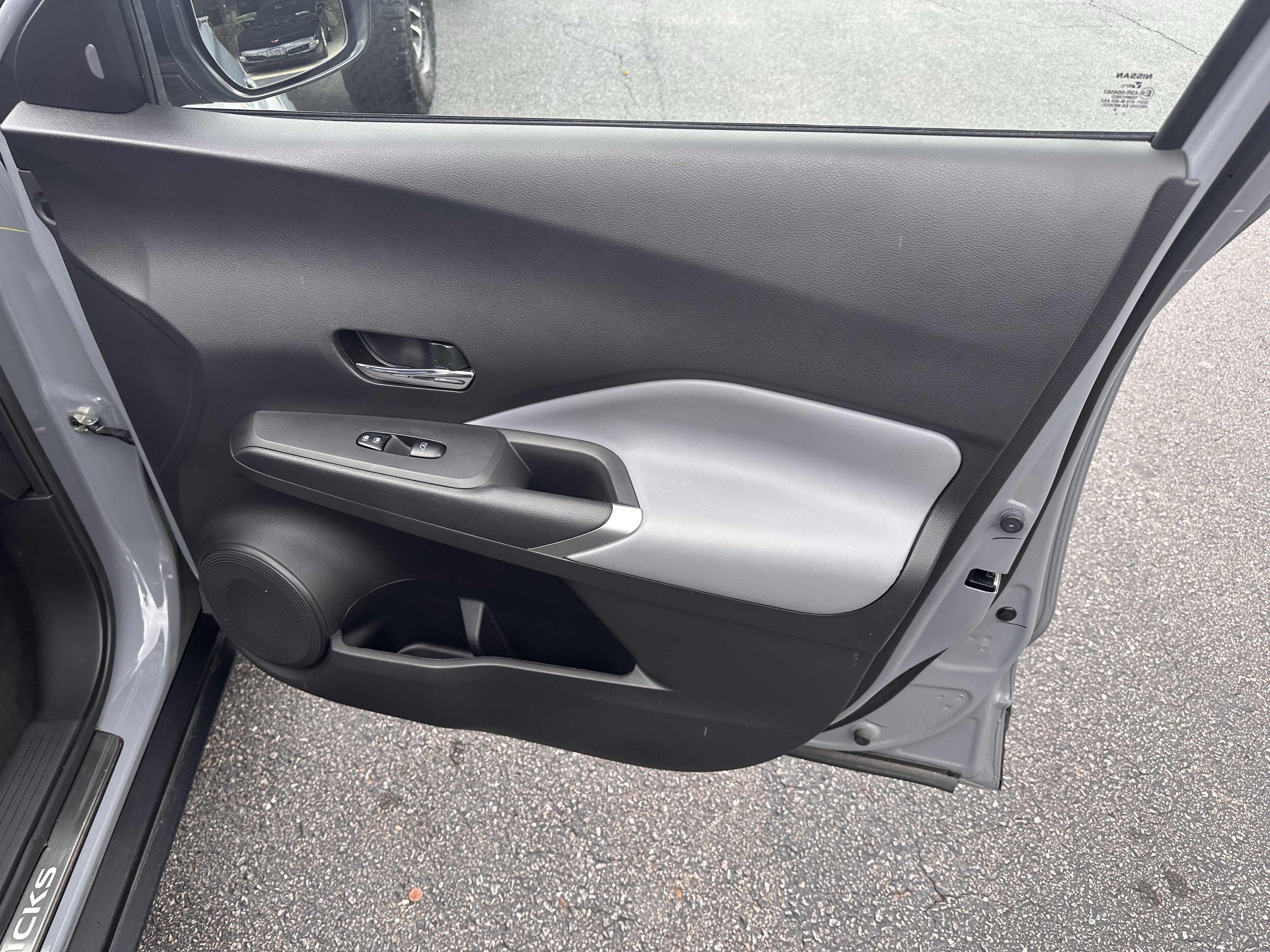 2022 Nissan Kicks SR