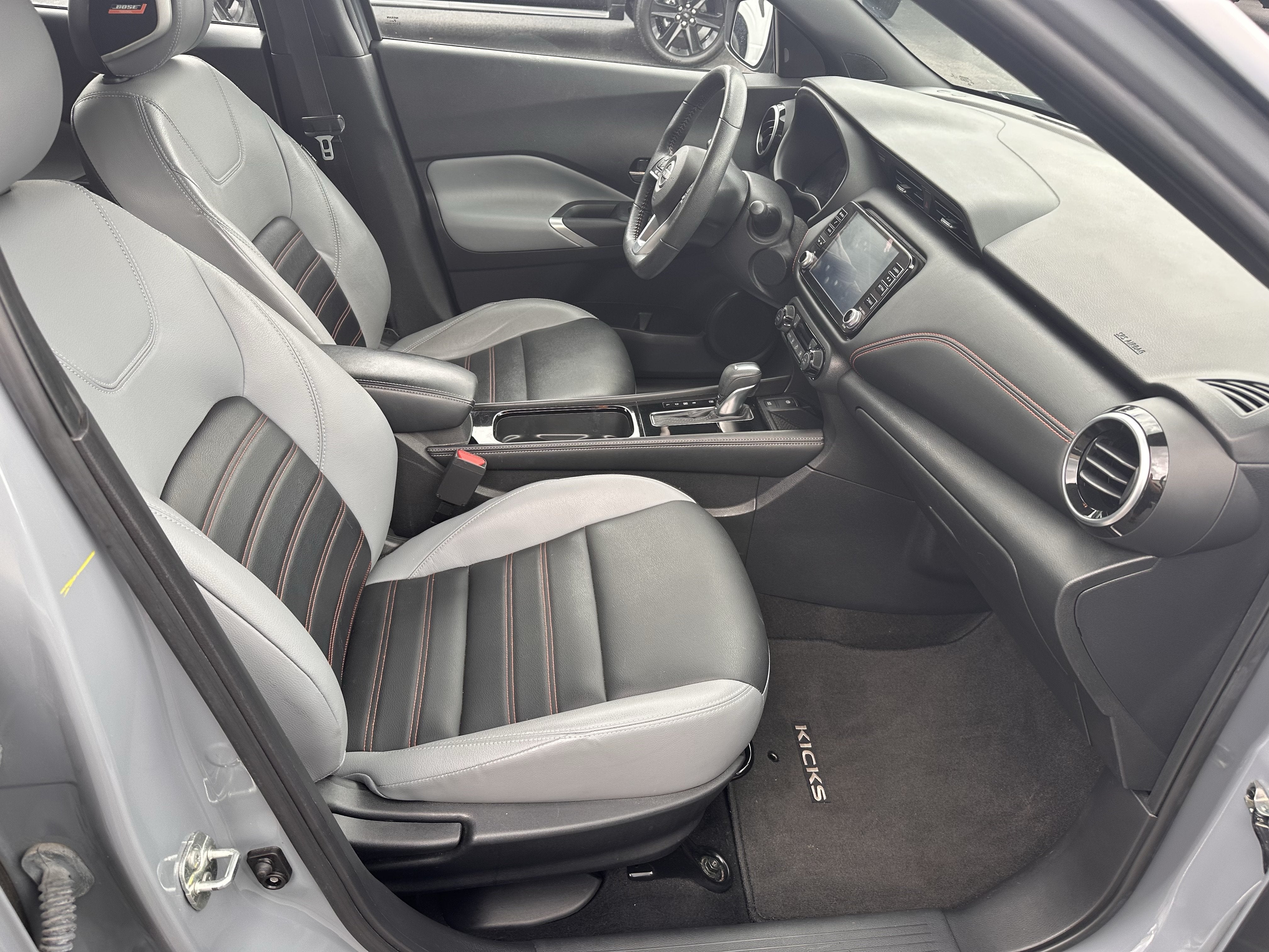 2022 Nissan Kicks SR