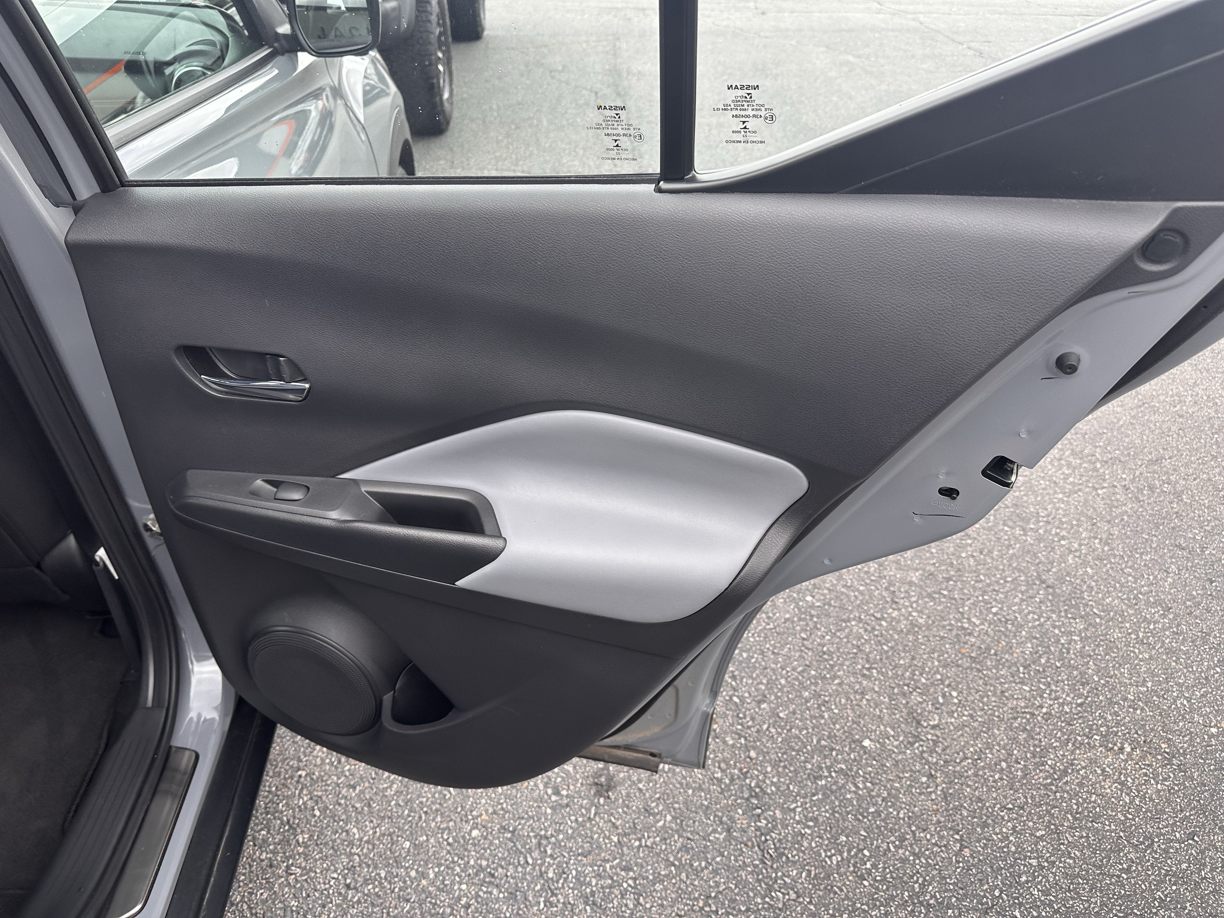 2022 Nissan Kicks SR