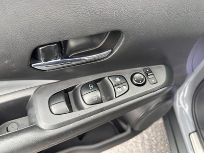 2022 Nissan Kicks SR