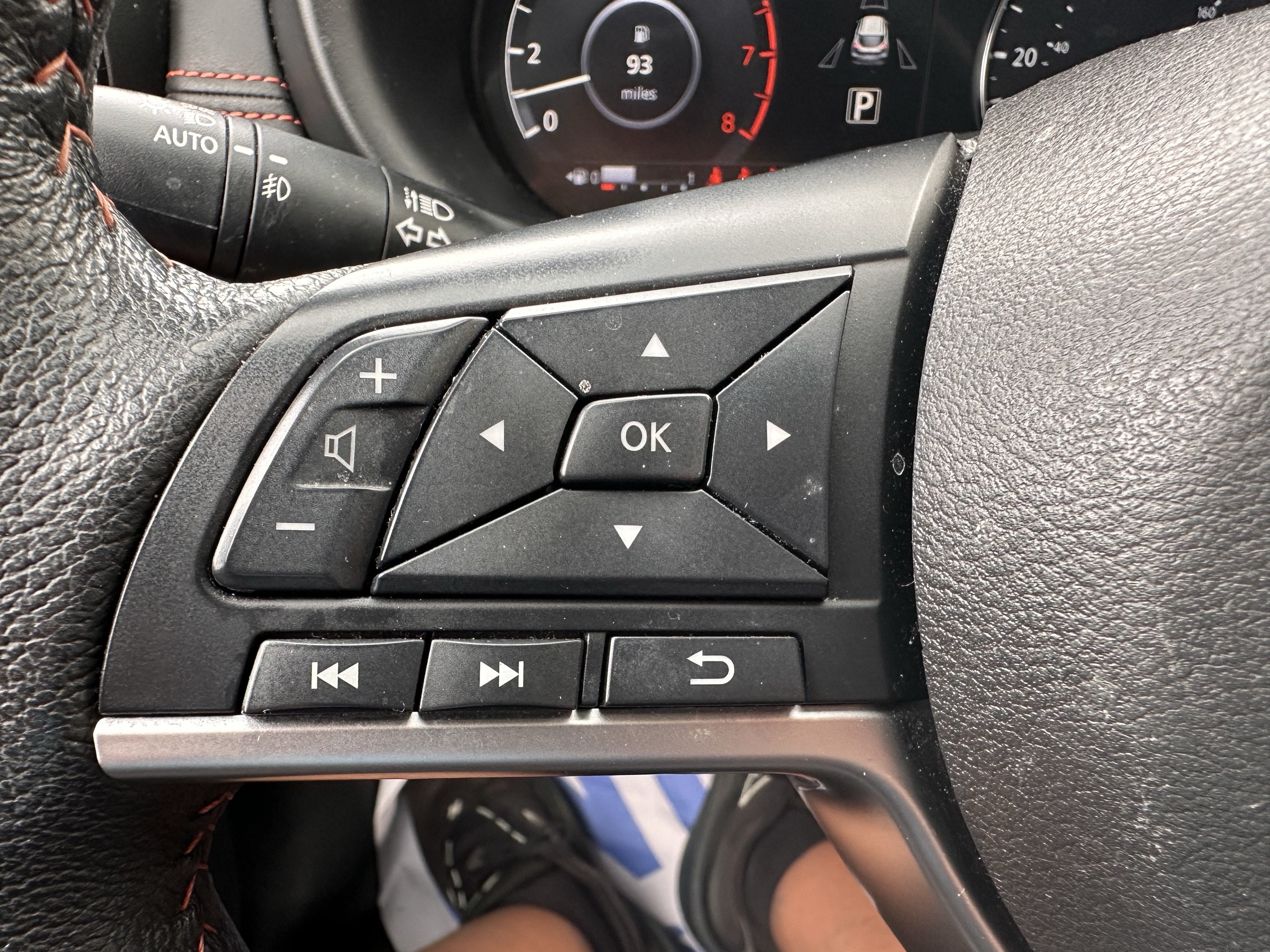 2022 Nissan Kicks SR