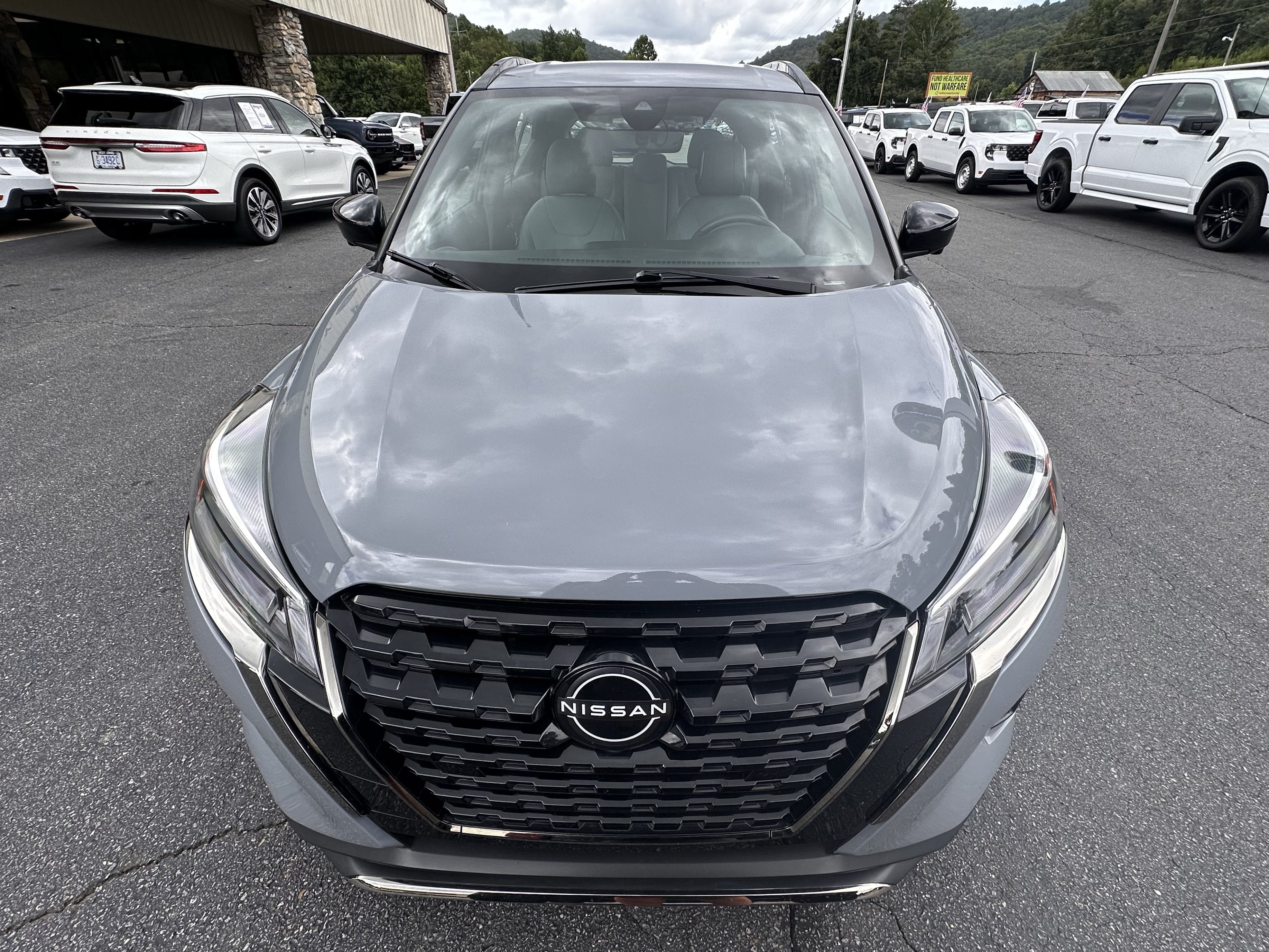 2022 Nissan Kicks SR