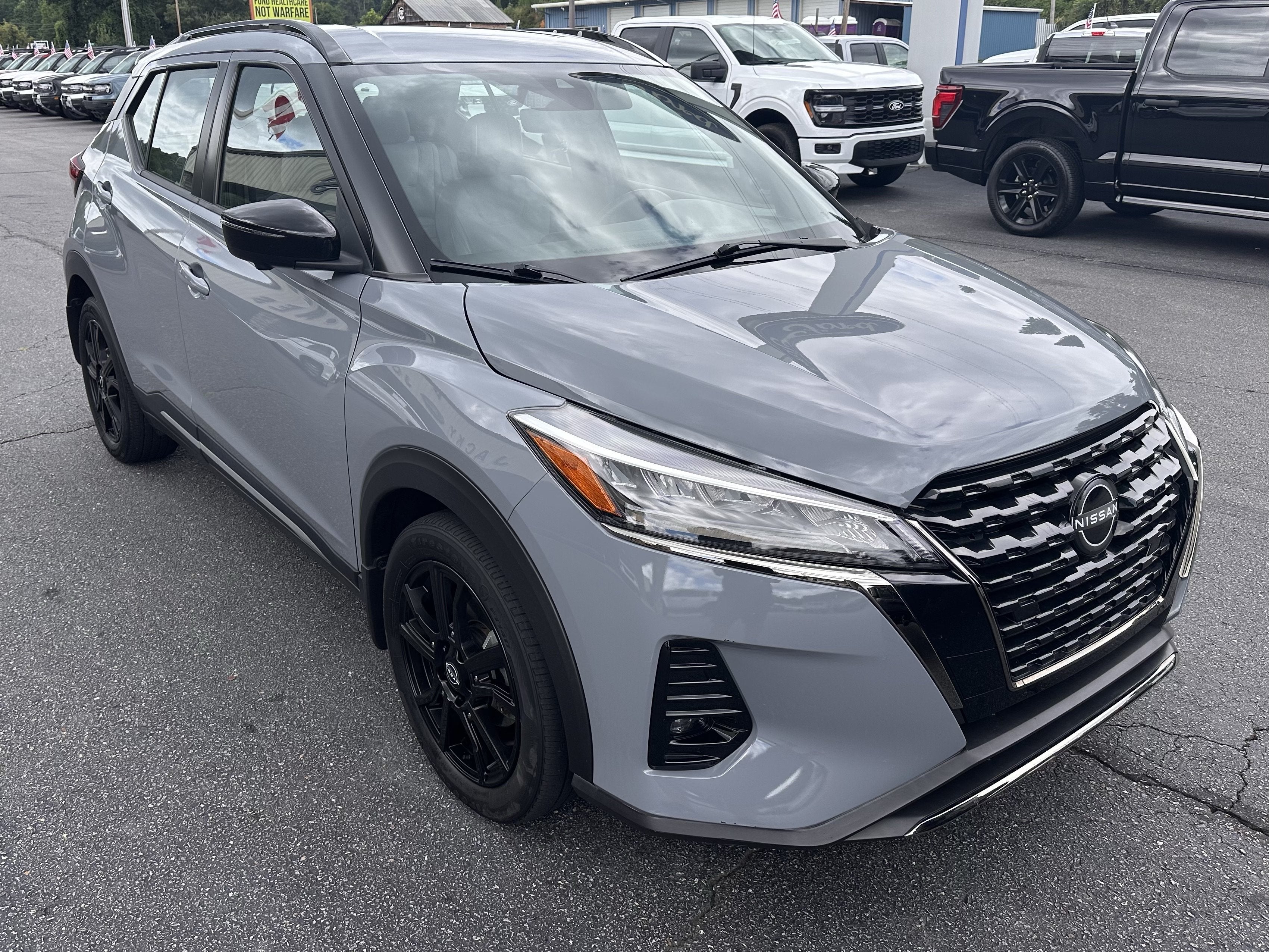 2022 Nissan Kicks SR