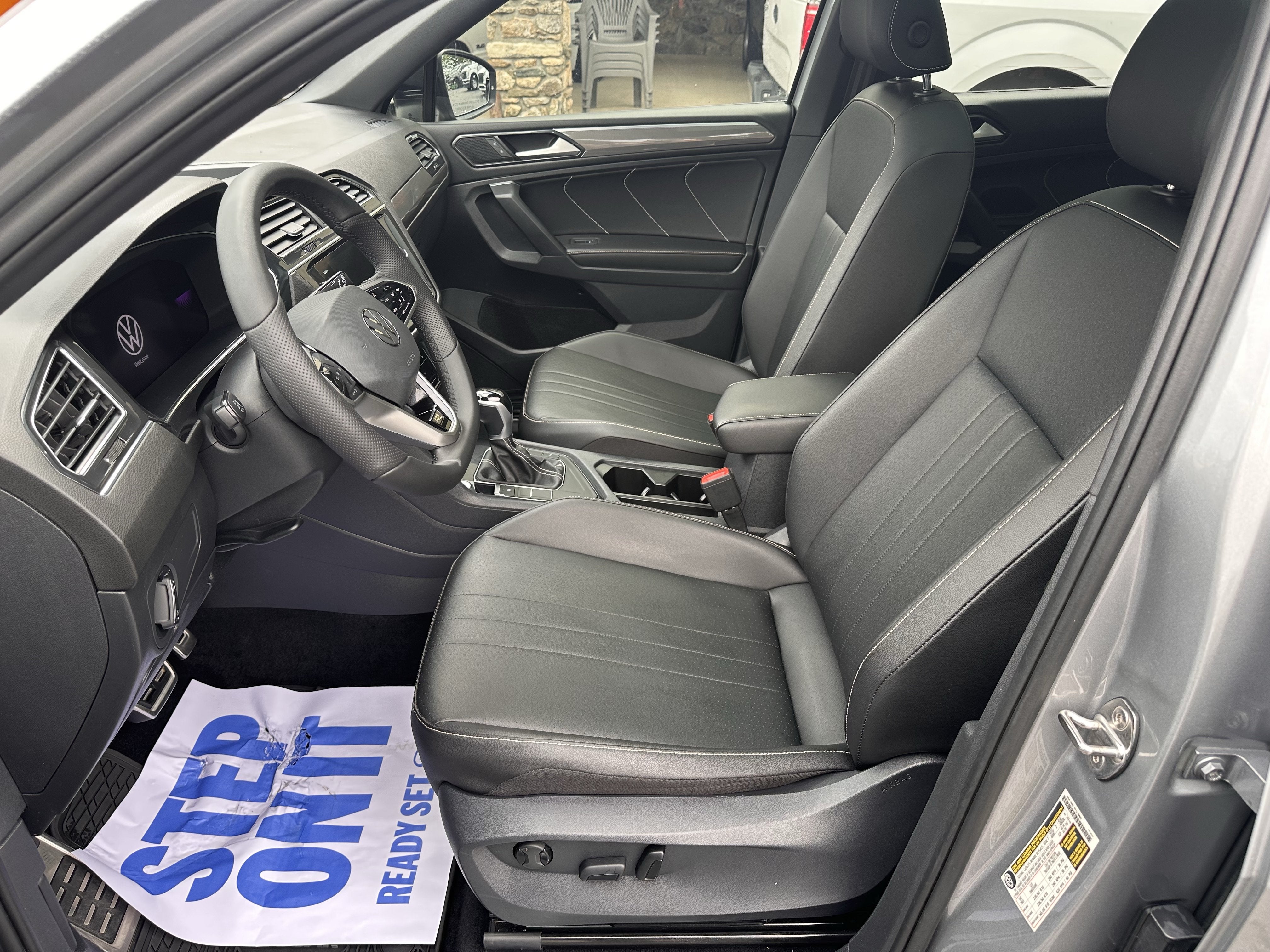 2022 Volkswagen Tiguan SE R-Line Black