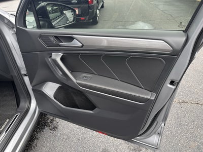 2022 Volkswagen Tiguan SE R-Line Black