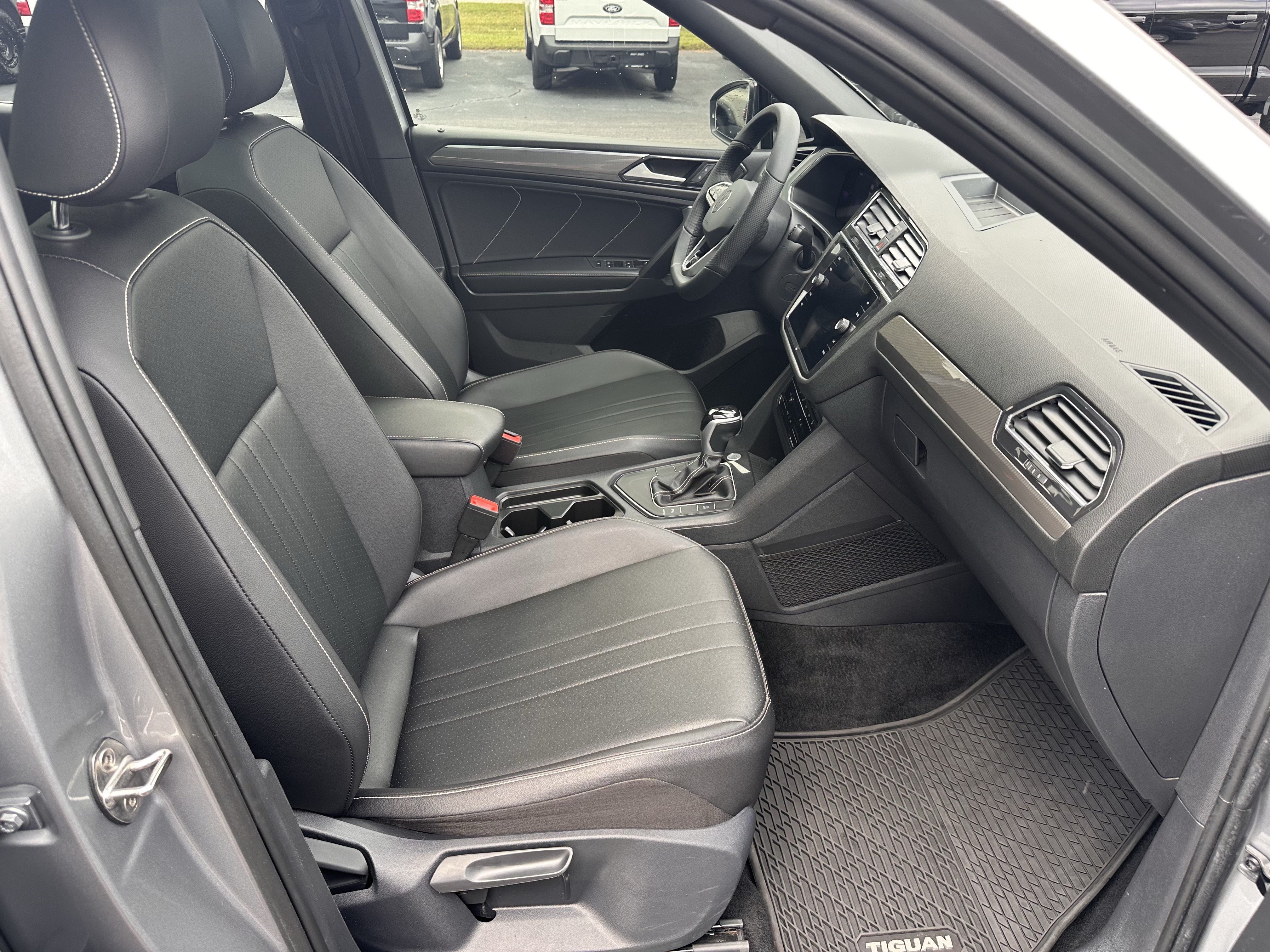 2022 Volkswagen Tiguan SE R-Line Black