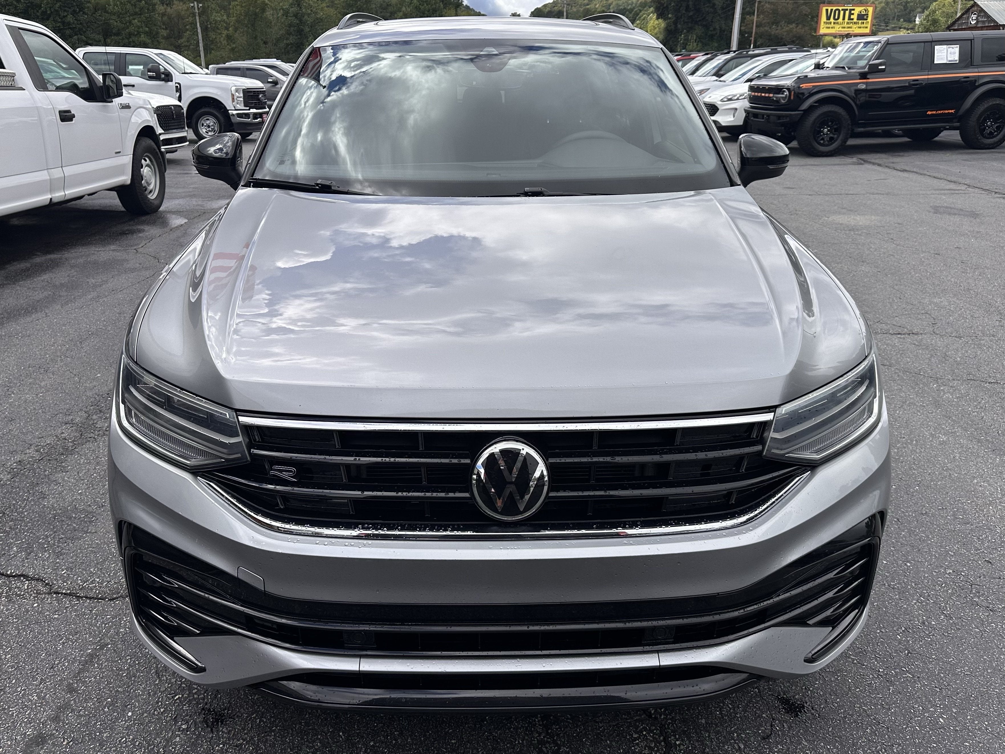 2022 Volkswagen Tiguan SE R-Line Black