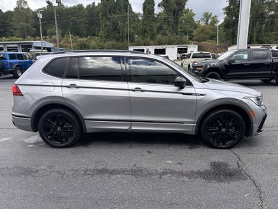2022 Volkswagen Tiguan SE R-Line Black
