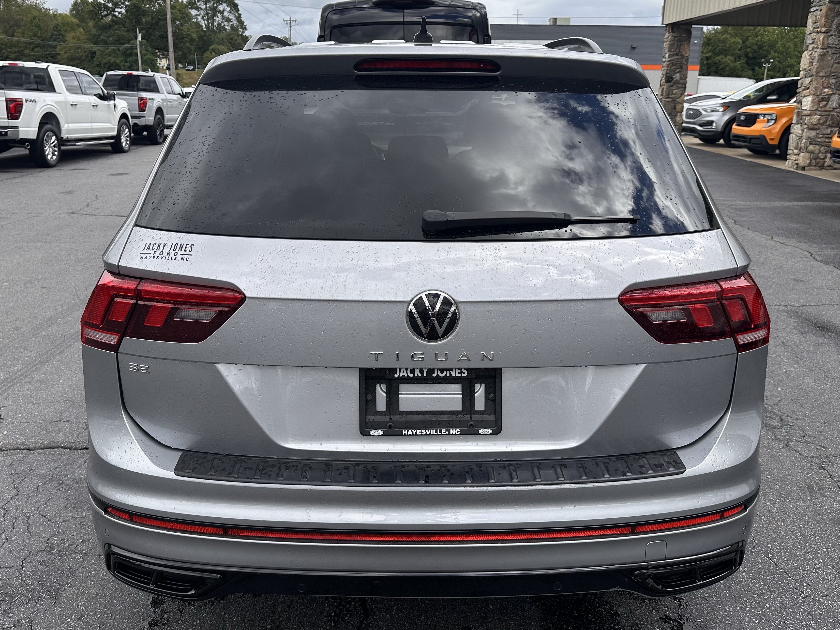 2022 Volkswagen Tiguan SE R-Line Black