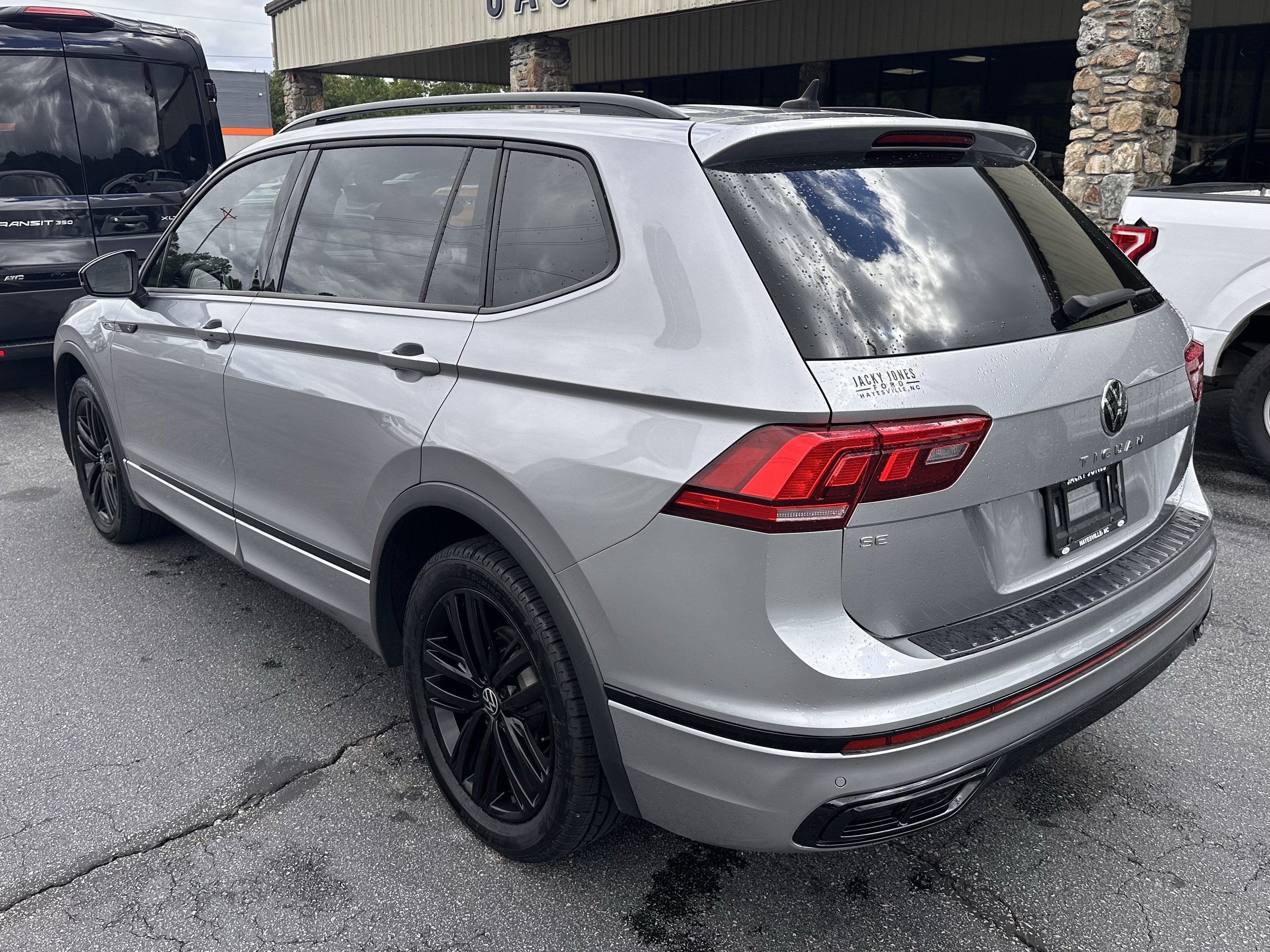 2022 Volkswagen Tiguan SE R-Line Black