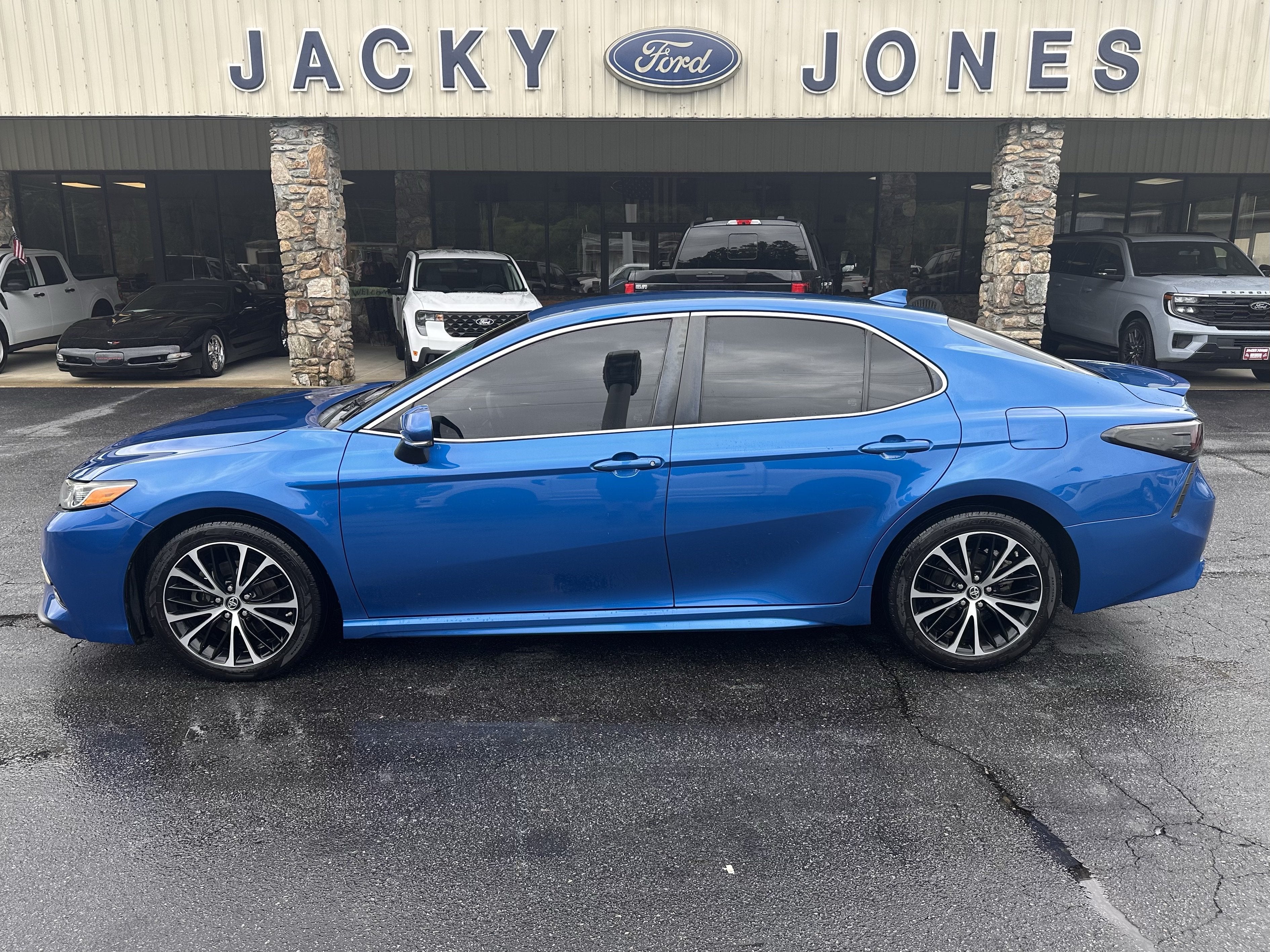 2019 Toyota Camry SE