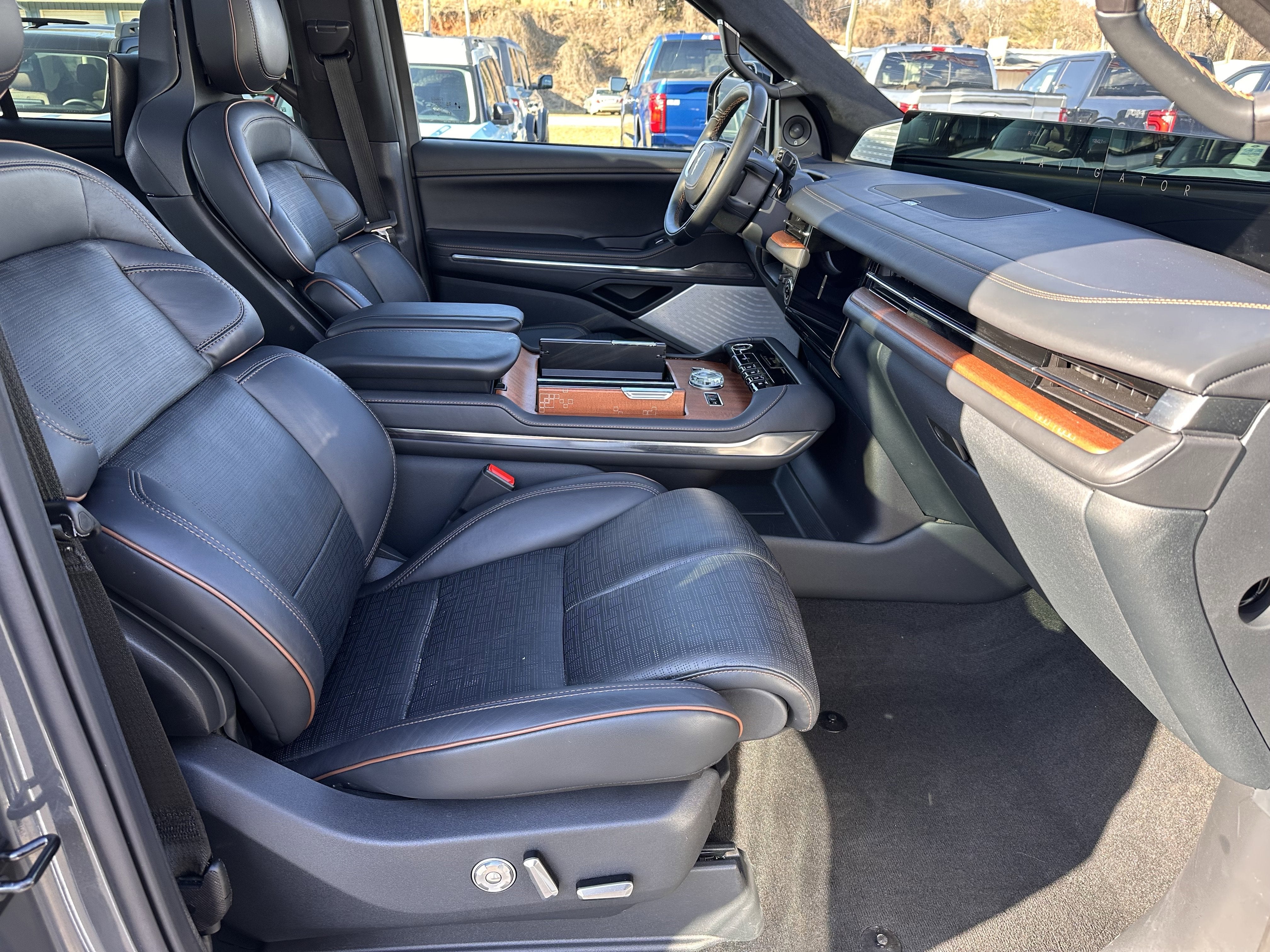 2025 Lincoln Navigator Black Label