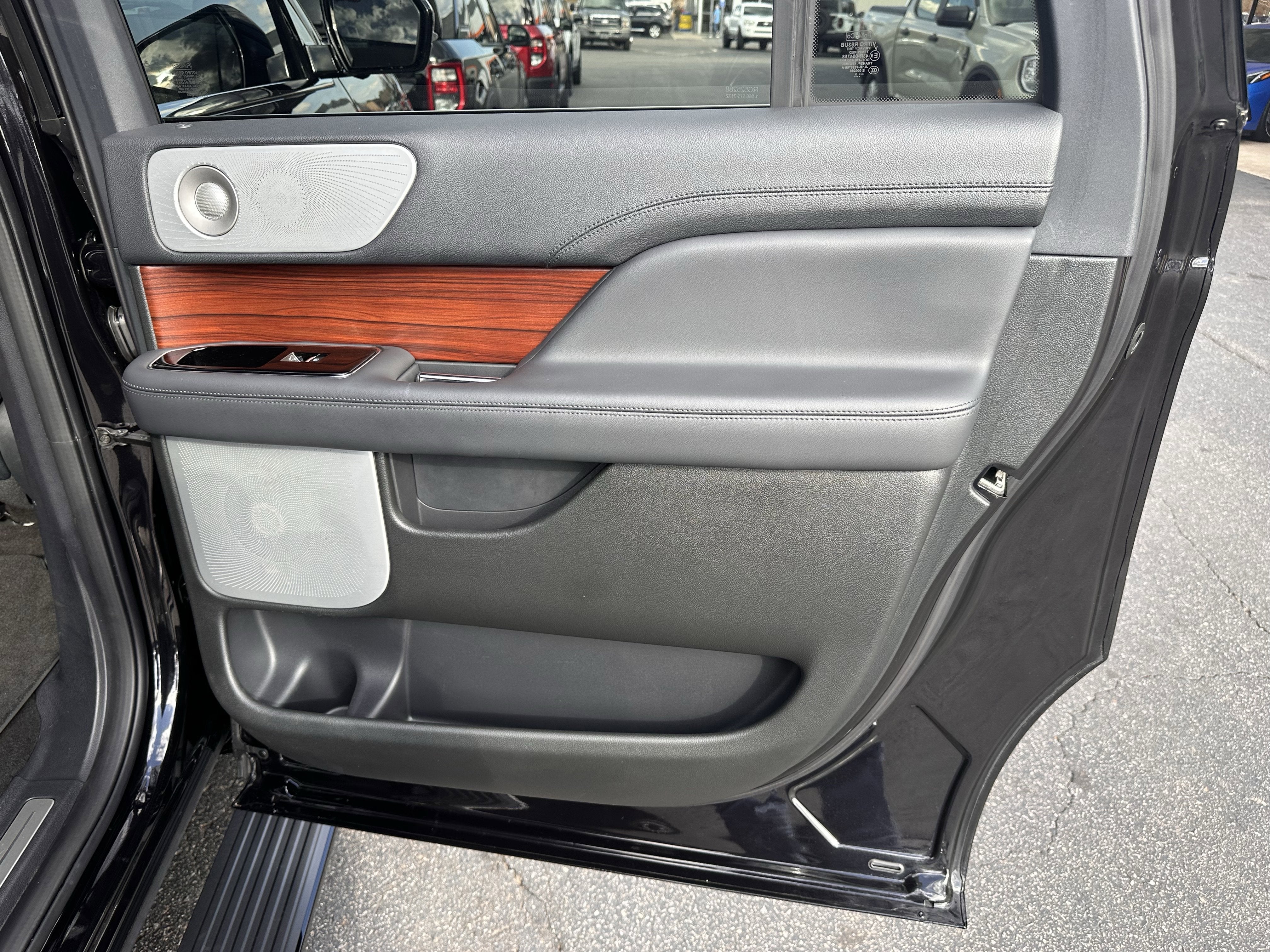 2023 Lincoln Navigator L Reserve